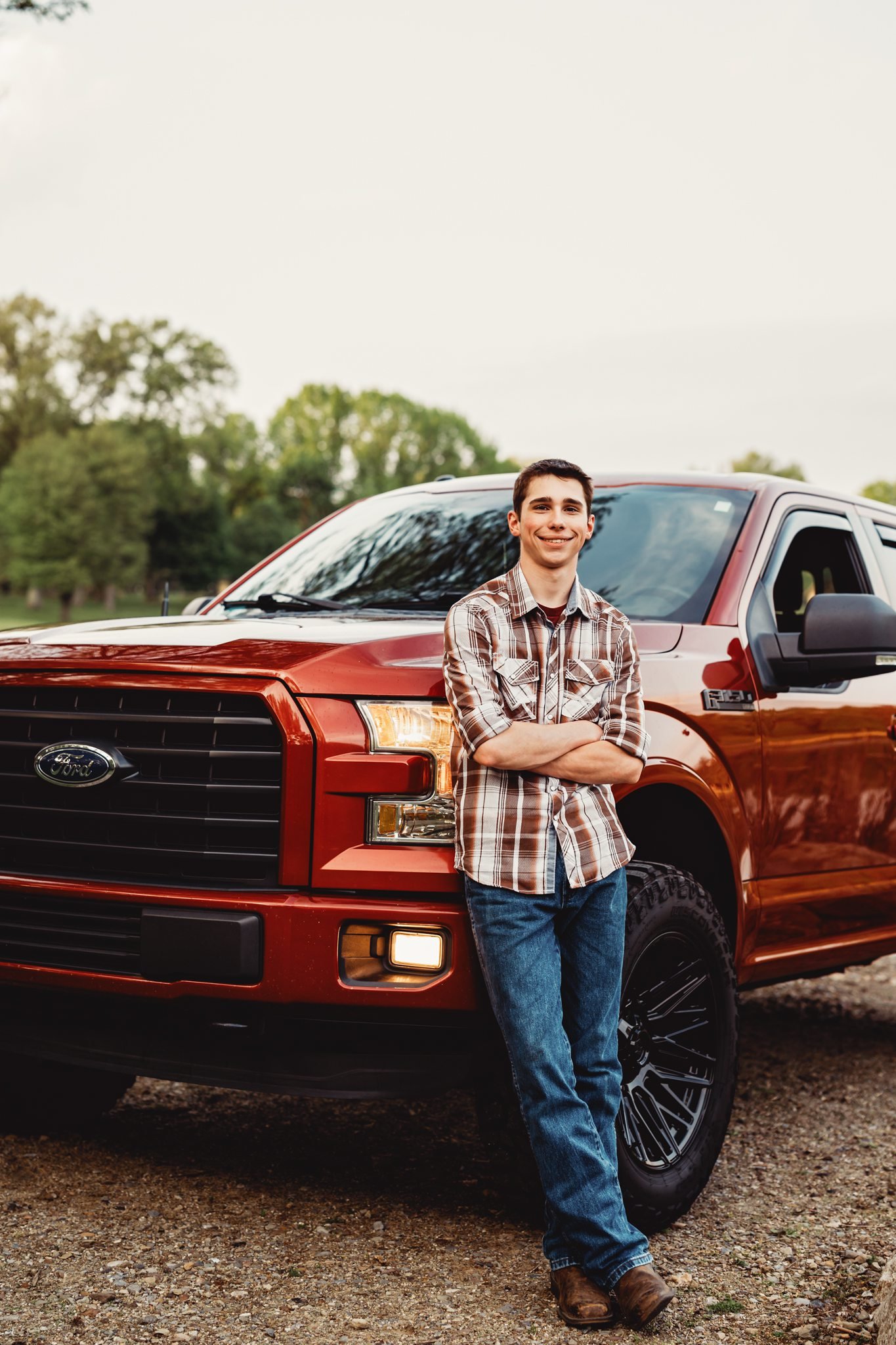 guy-senior-session-with-truck.jpg