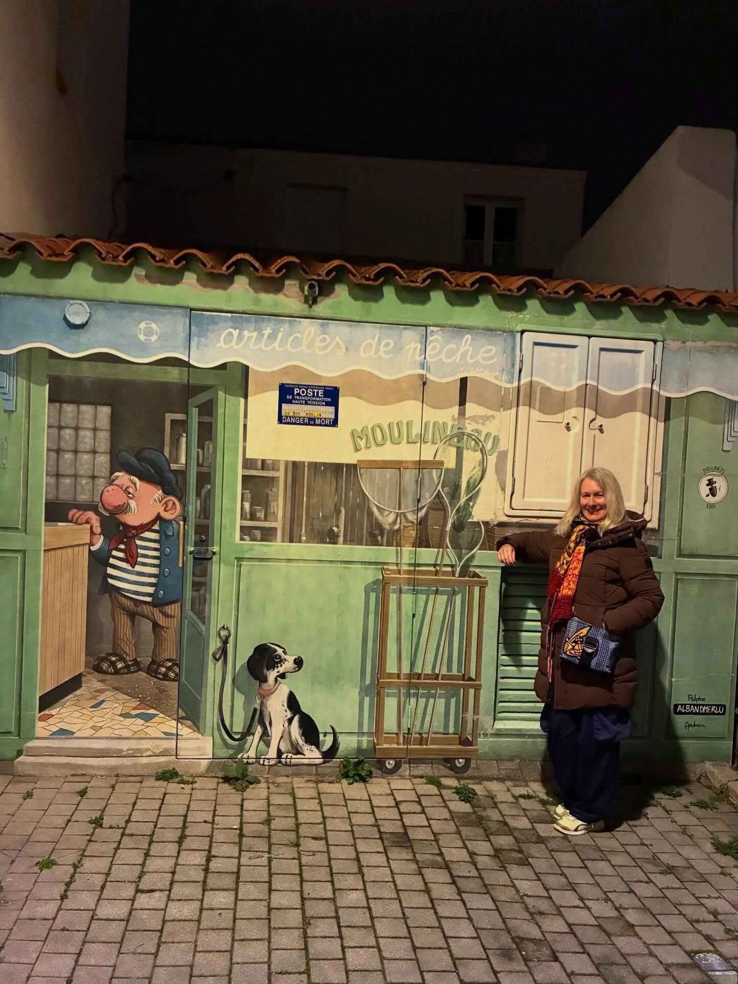 An evening stroll past the art and architecture of le quartier de la Chaume, the old fishermen&rsquo;s village in Les Sables d&rsquo;Olonne. Very grateful for my new puffer jacket 🥶

More pics @macavity_thesailingcat - Instagram only though I&rsquo;