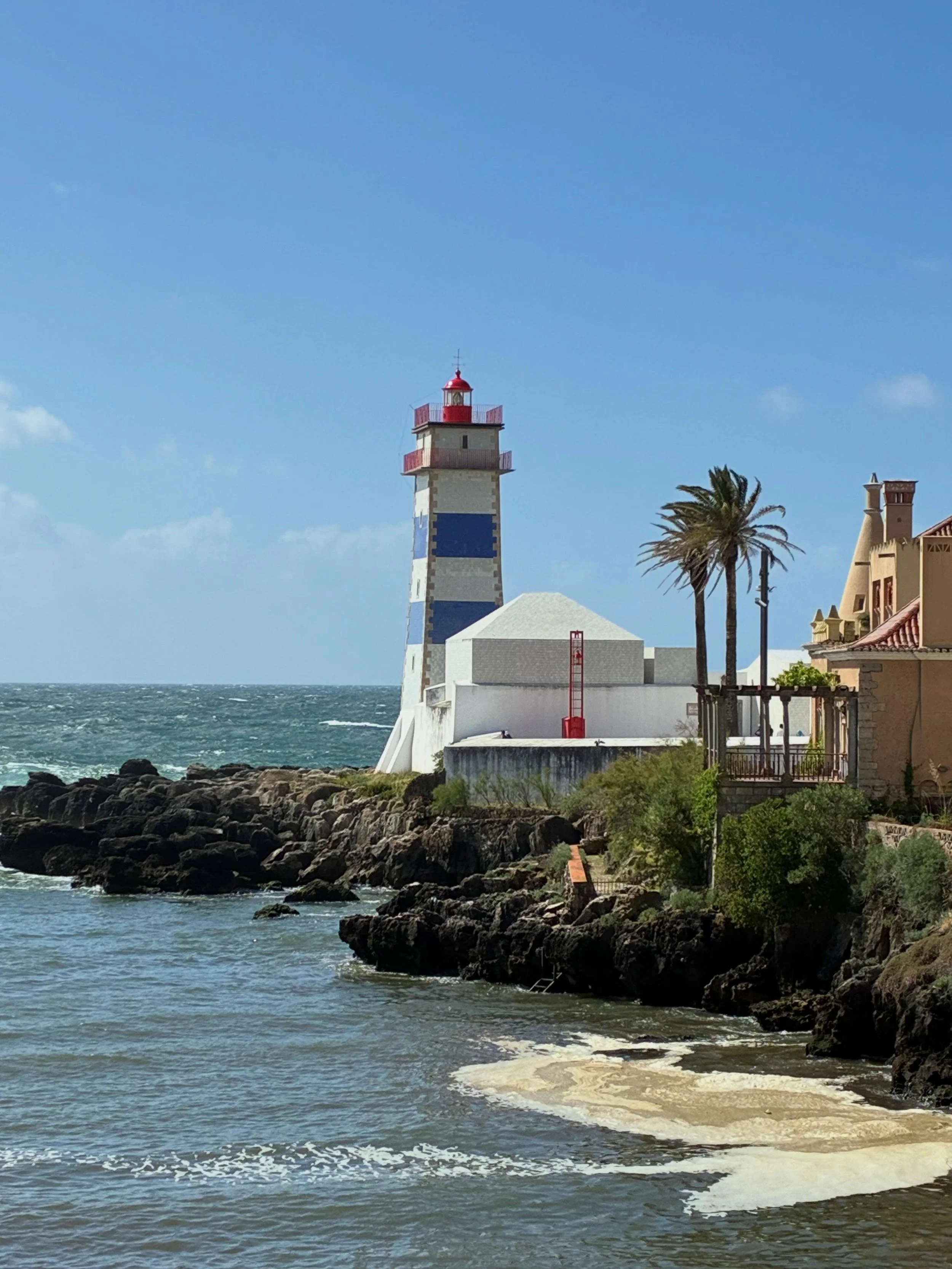 A delayed post of a few pics from Cascais in Portugal. 

A pretty wee town, but very touristy with burger joints and Irish pubs abound. Thankfully, the marina was delightful, with a fabulous Italian restaurant just a few steps away. 

As the wind was