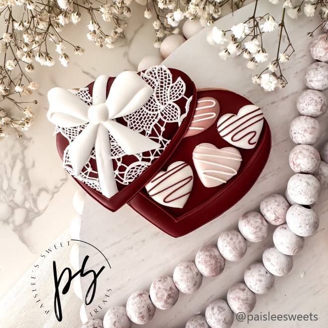 Lacey Valentine, bow heart box.png