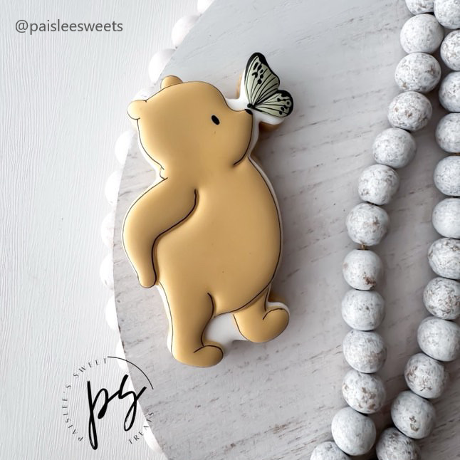 Vintage Pooh, buterfly bear.png
