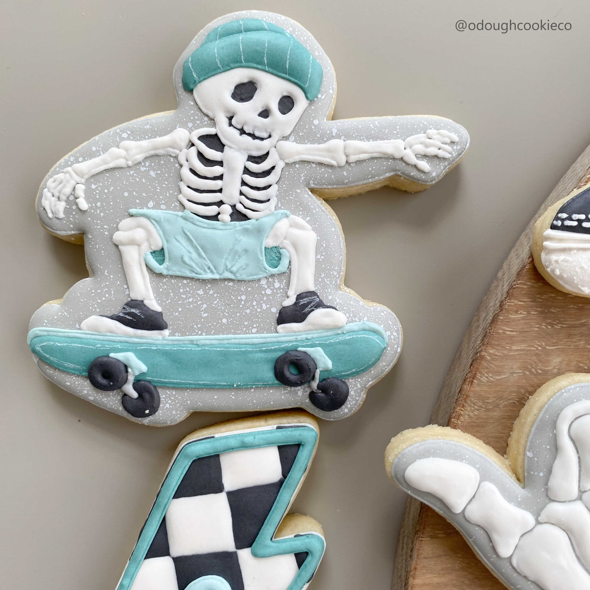 Skeleton Skateboard Set, skeleton skateboarder 2.png