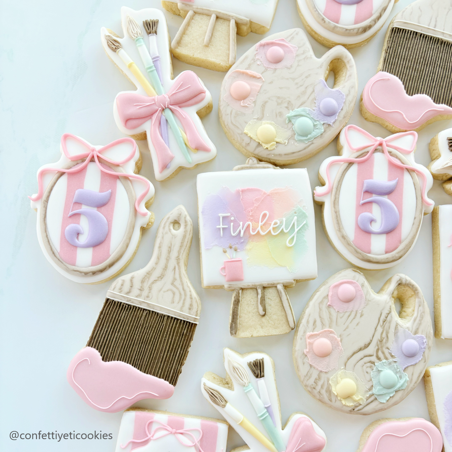 Paint Set, paintbrush, bow paintbrushes, painting easel, painting palette.png