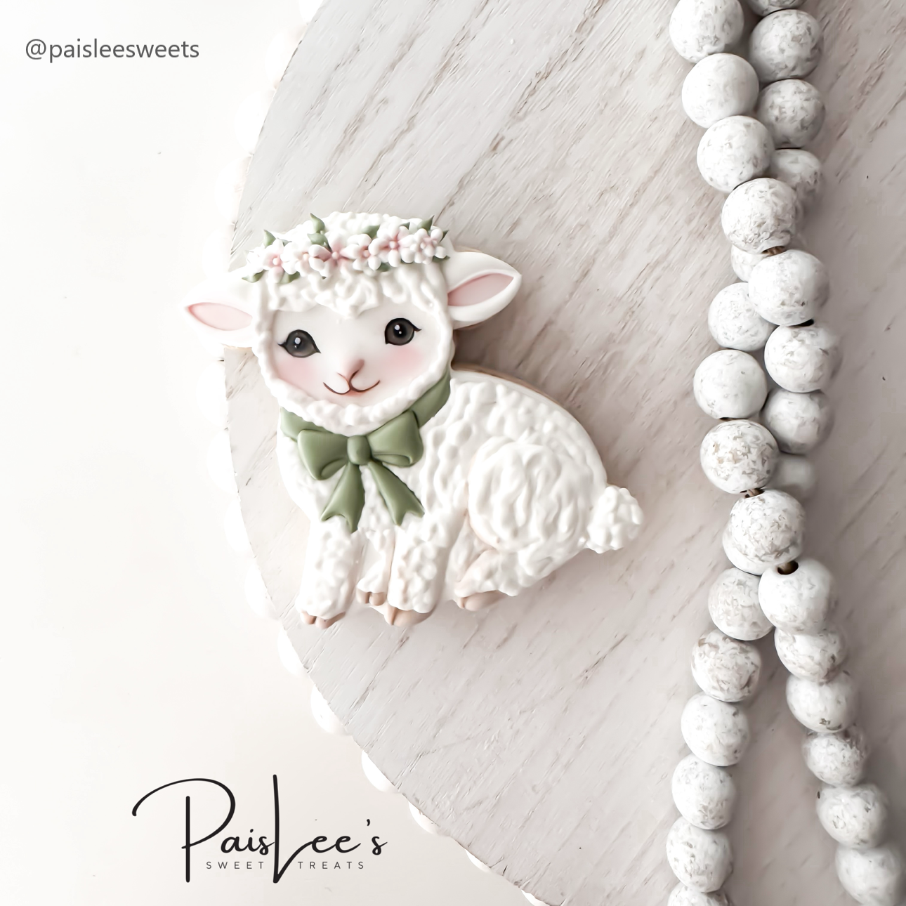 Easter meadow Set, sitting bow lamb.png