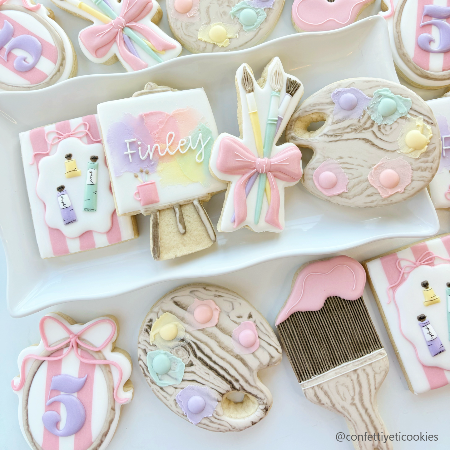 Paint Set, paintbrush, painting palette, painting easel, bow paintbrushes.png