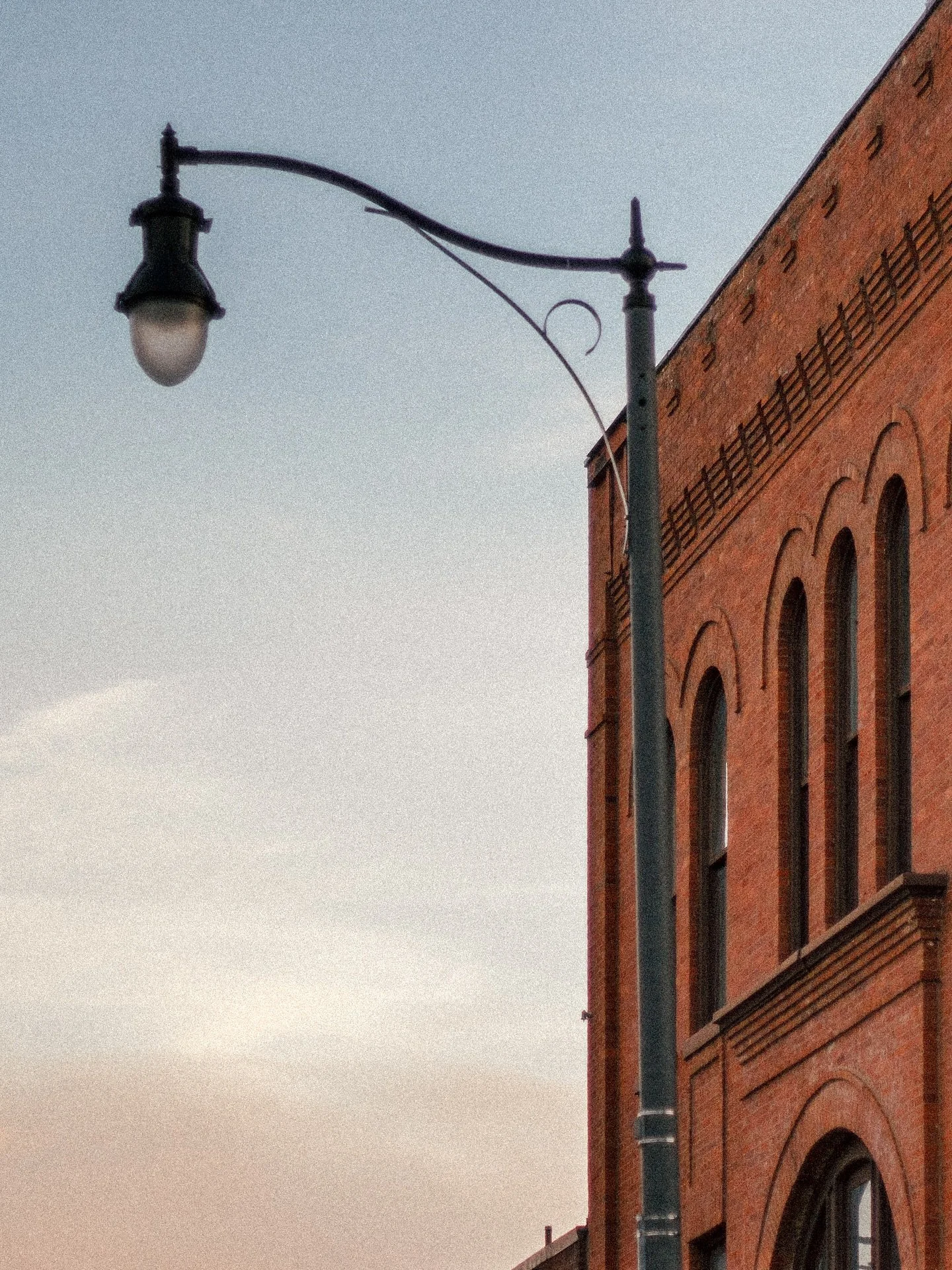 Exposure. The first of many fundamental elements in photography I practiced early on. π·πΈ
Learning how to handle exposure for different lighting scenarios, and subject framing has helped me compose images with preserved details. π
Although I admi