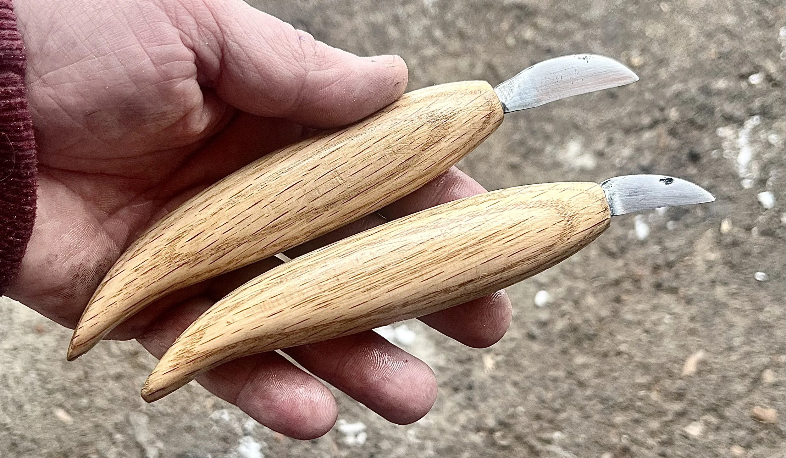 Two small carving knives I made for a guy I know at the lumber yard in town. White Oak and sawblade steel.