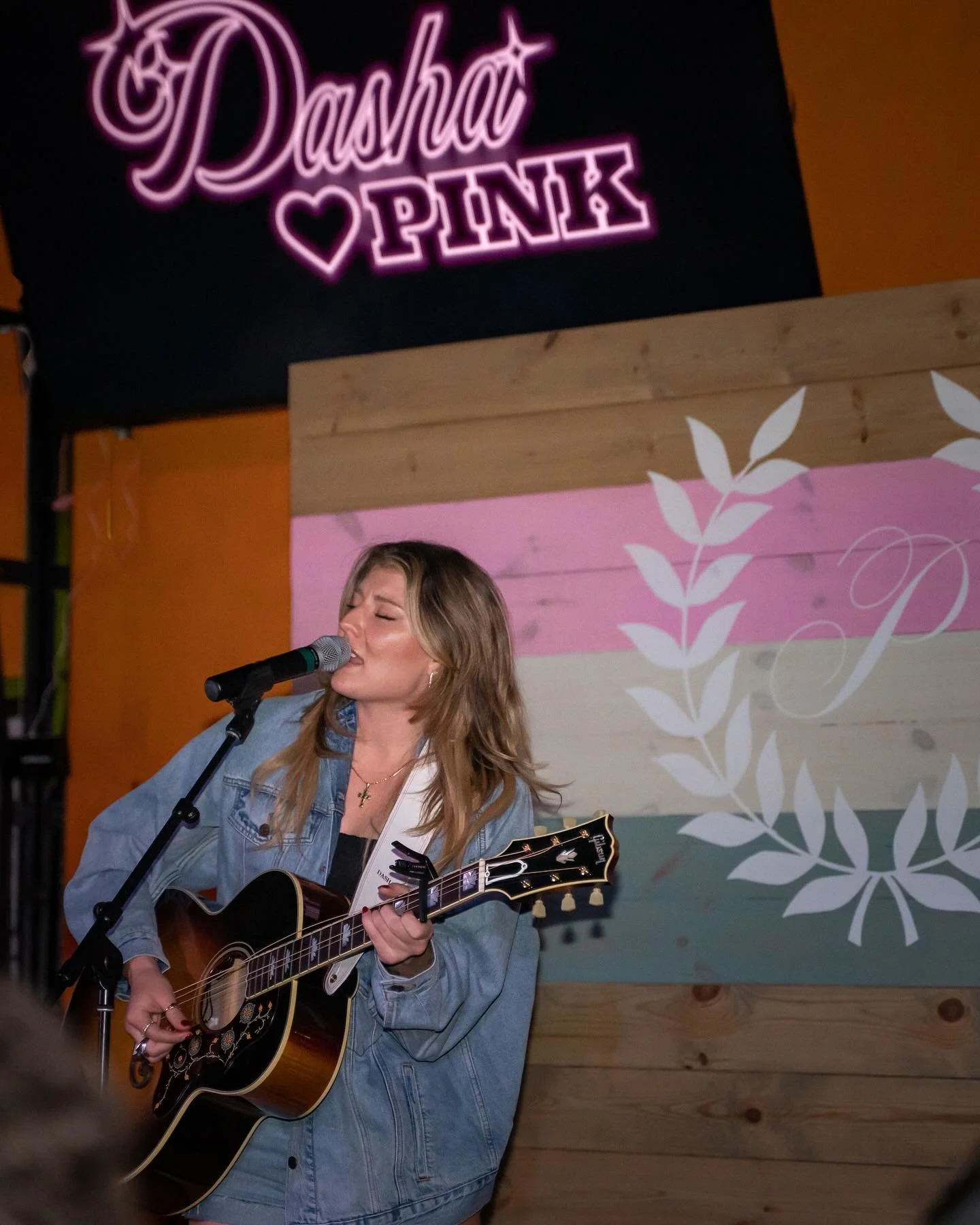 We finished off our PINK Break Campus Tour with the ultimate night out: a surprise concert with @dashamusic. The event was students-only, and some lucky @utknoxville students even won a meet &amp; greet with the country star. It was an amazing ending