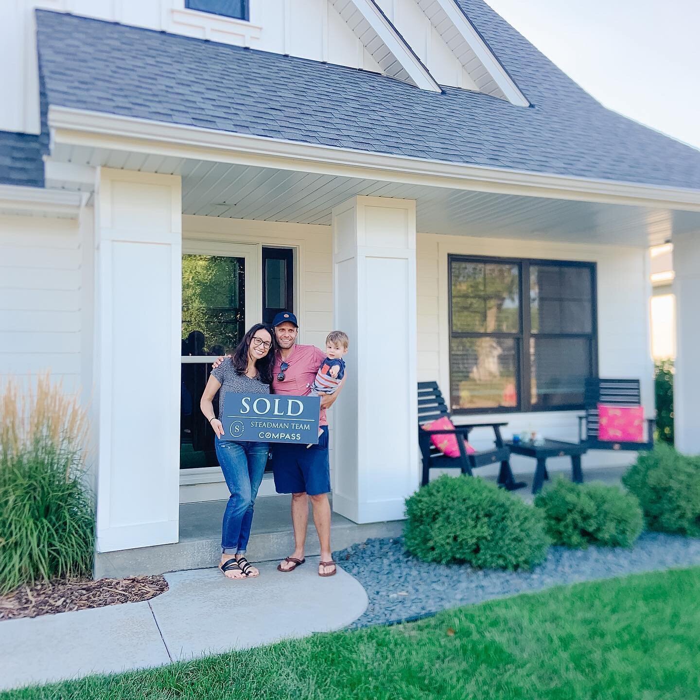 SOLD! Welcome Home Jonathan and Brooke! ✨ 

#compass #compassminnesota 
#sold #closingday