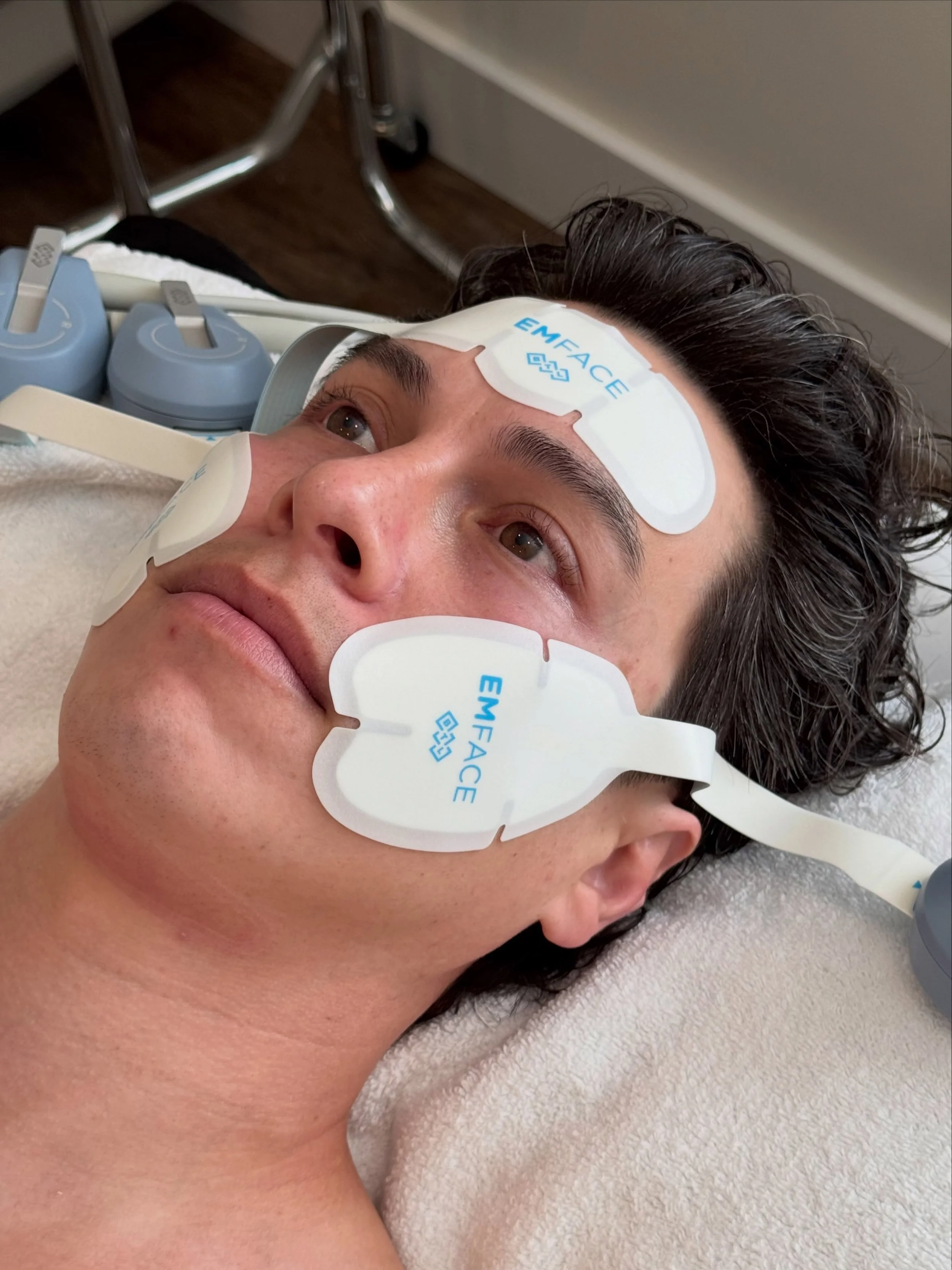 It&rsquo;s Face LIFTING Friday at CGA 🏋️&zwj;♀️✨ Crystal&rsquo;s favorite day of the week!! If you&rsquo;re noticing laxity/sagging/hollowing in the face or are looking for a stronger jawline with less double chin, @emface is the treatment for you! 