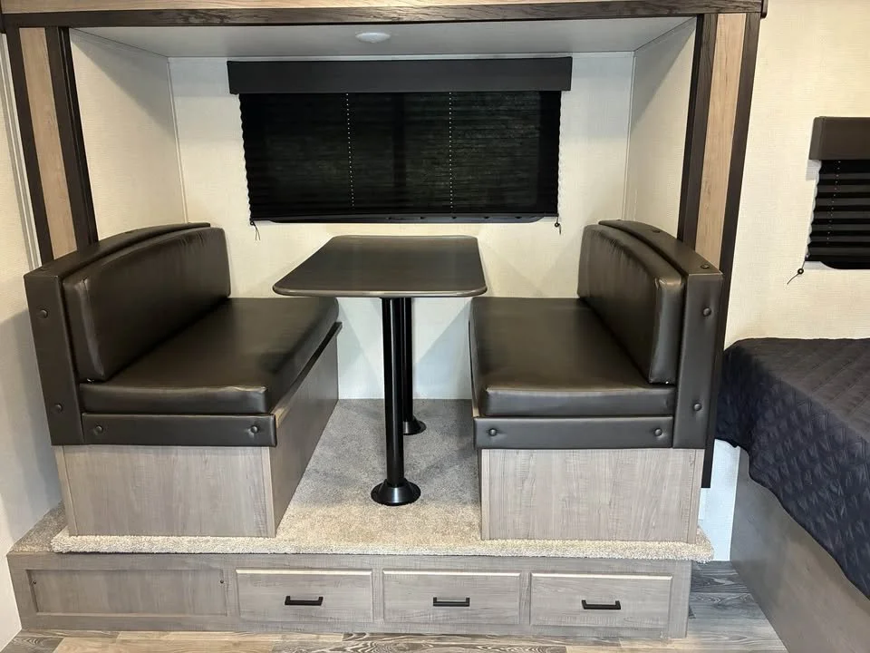 hideout dinette.jpg