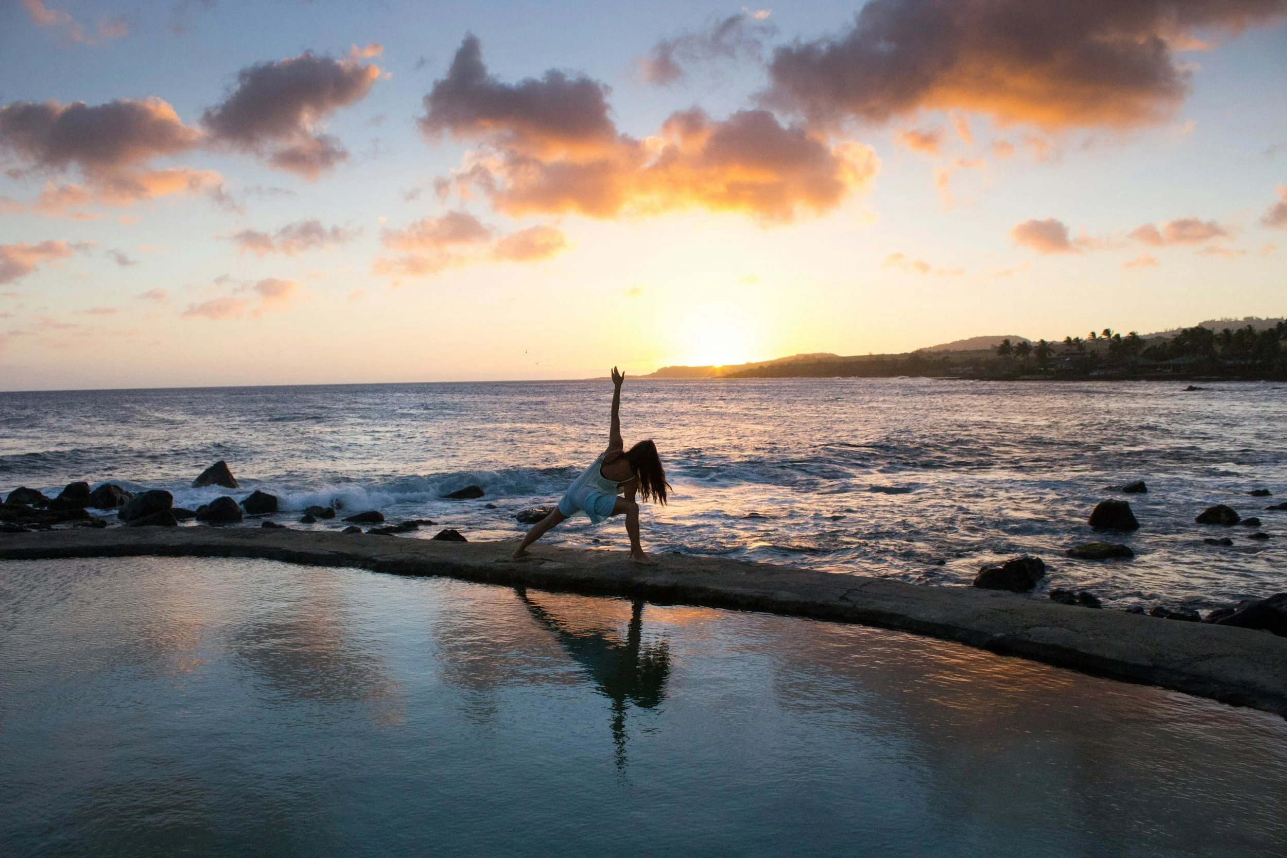 The Health Benefits of Practicing Yoga by the Ocean
