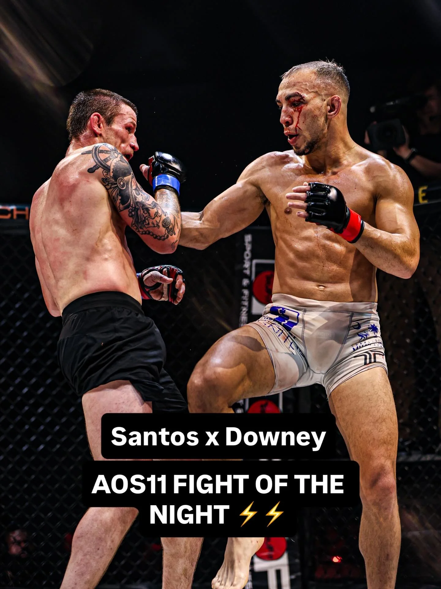 AOS11 FIGHT OF THE NIGHT (and honestly the best fight in AOS history 👏🏽👏🏽👏🏽) 🇧🇷 @victorsantosmma VS @thejackal_91 🇺🇸 ⚡️⚡️ Photos by: @johnnagelphotography