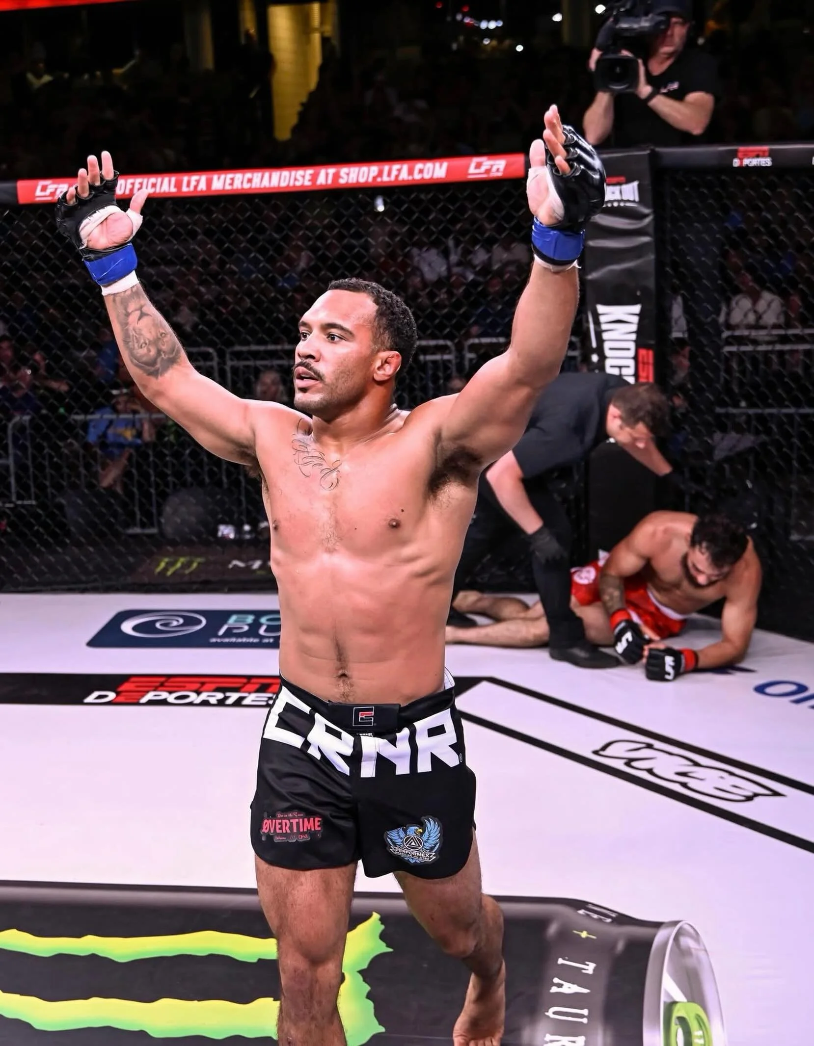 Shoutout to former AOS amateur welterweight champion @thefreshprincemma who picked up a win by KO at the LFA event in Louisville this weekend! Watkins is now 3-0 as a pro with KO/TKO wins at LFA, @apfcmma , and @artofscrap 👊🏽💥