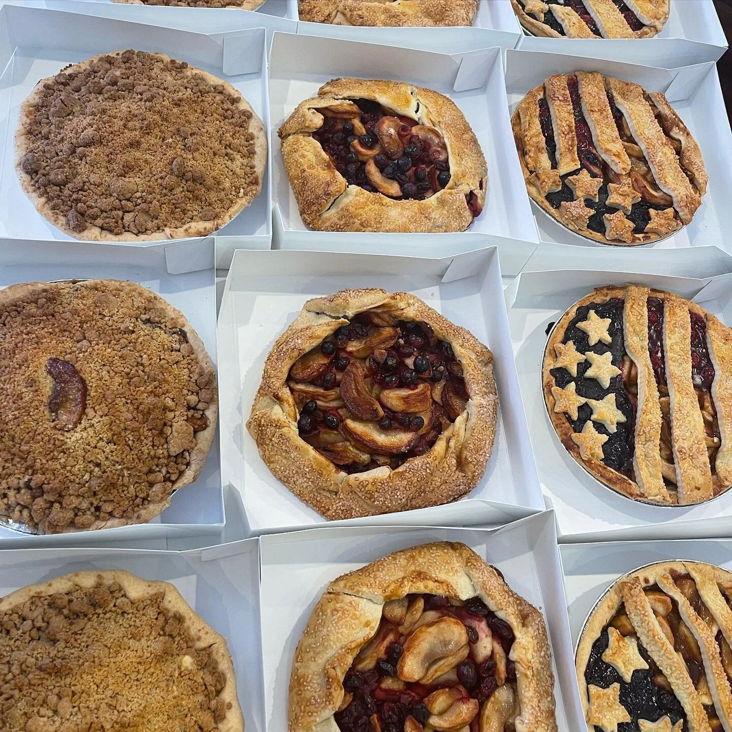 Loaded up and heading to surf city today for @surfcityfarmersmarket !!! Why go over the bridge when we can come to you! 8-12:00 visit Hope &amp; Kat 🇺🇸🇺🇸🇺🇸

Or come visit us in store 9-4:00 today ! Pies 🥧 cookies 🍪 ready to go platters !