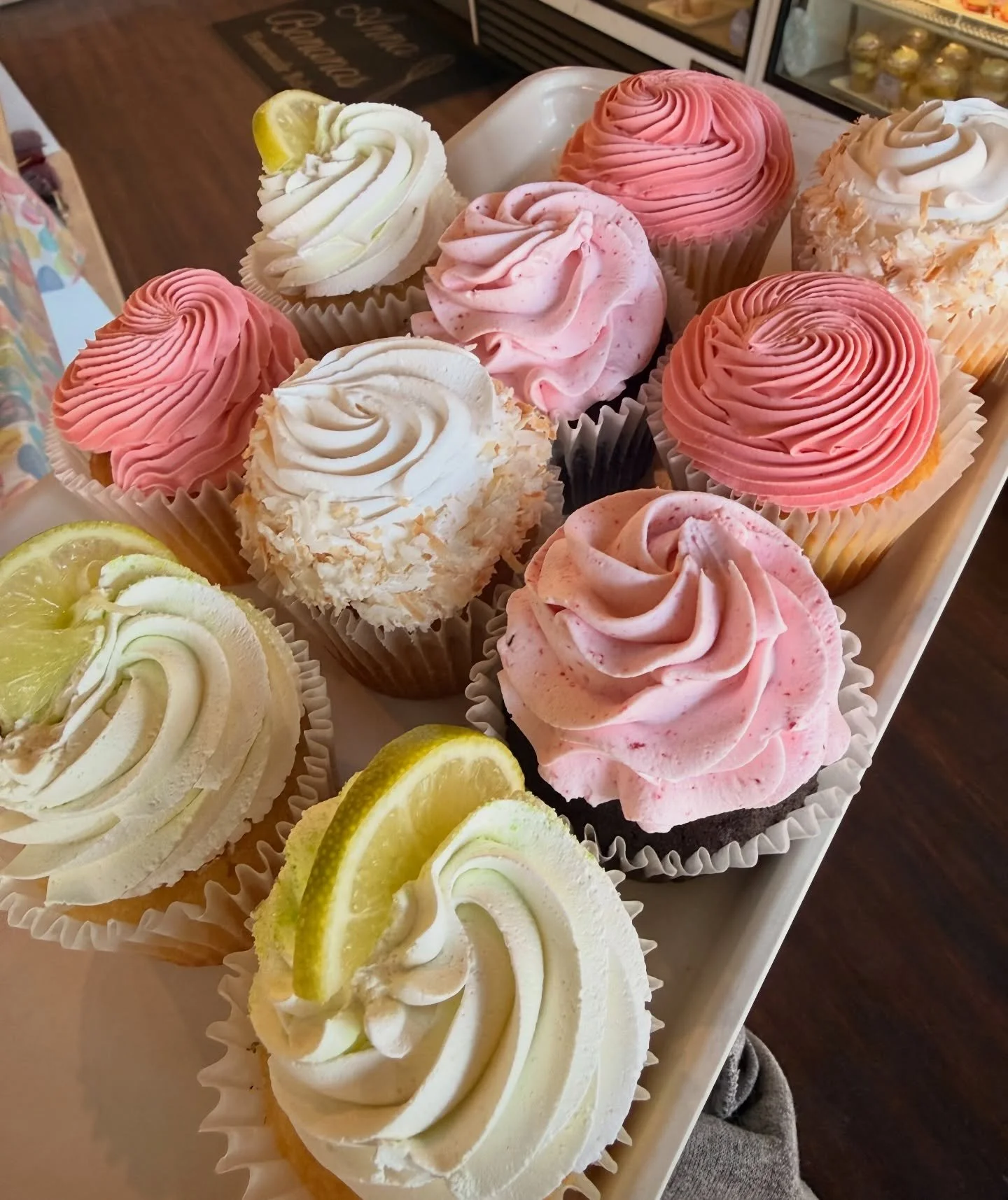 BACK AND READY FOR ALL THE SPRING FLAVORS 🌷🌼✨☀️ 🧁 

We&rsquo;re rocking these flavors of the well until Sunday as always 💜✨

🥥 Coconut custard- vanilla cupcake, filled with coconut custard, whipped cream and coconut rim 

💖Chocolate Raspberry- 