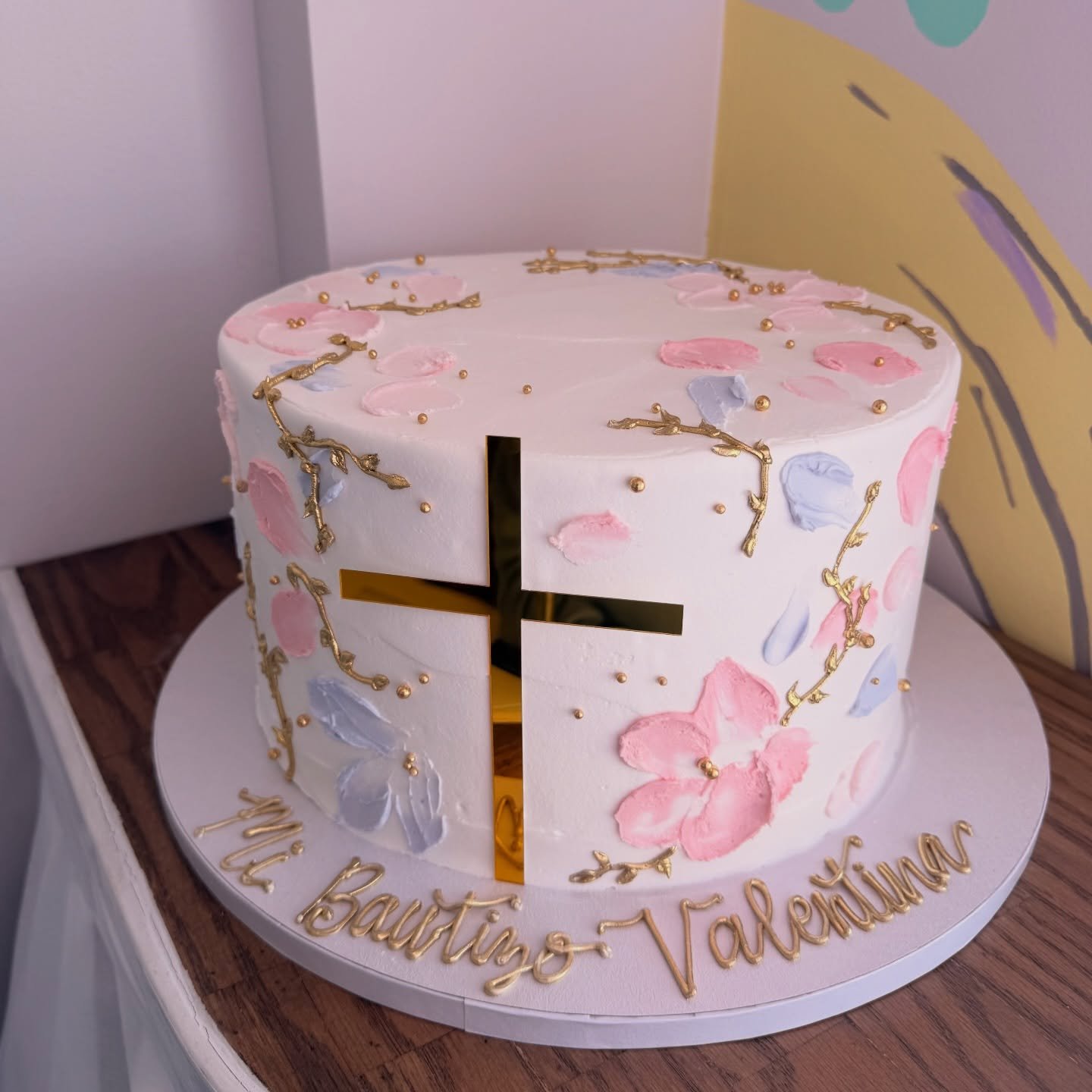 It&rsquo;s Communion season ✨⛪️ and these cakes are ready to make your celebration extra special 🤍

From simple &amp; elegant to beautifully detailed designs, we&rsquo;re here to create something perfect for your big day 🍰✨

📲 We are taking Commun