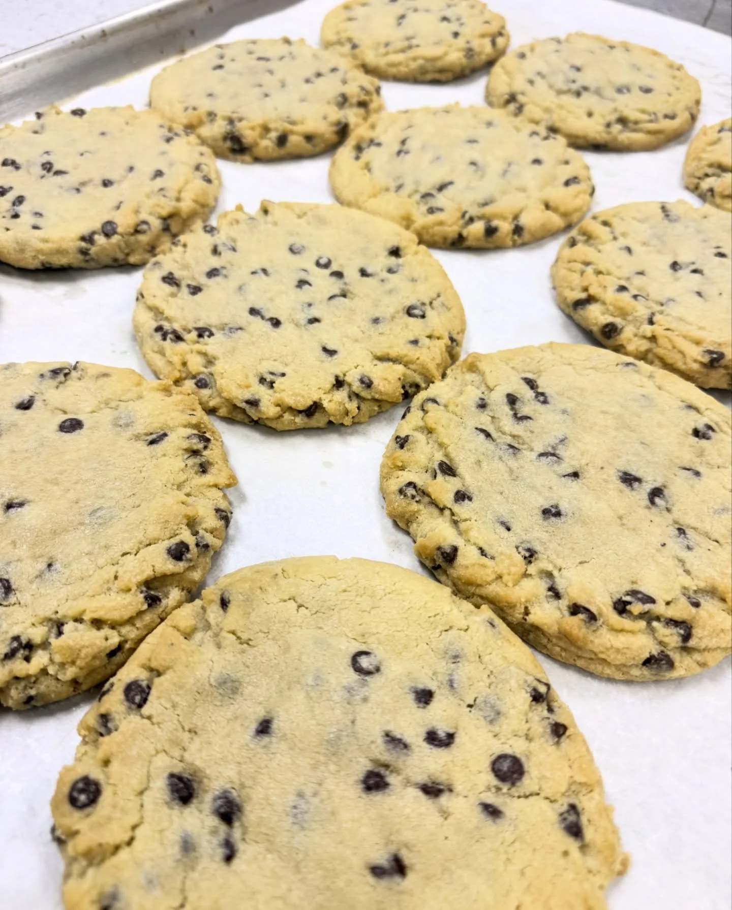 🍪✨ NATIONAL CHOCOLATE CHIP DAY ✨🍪

Today&rsquo;s the perfect excuse to treat yourself 🤎
Fresh baked chocolate chip cookies are waiting for you at Anna Bananas Bakery 😍

Soft centers, gooey chocolate, and baked fresh all day long 🍫✨

Stop in befo
