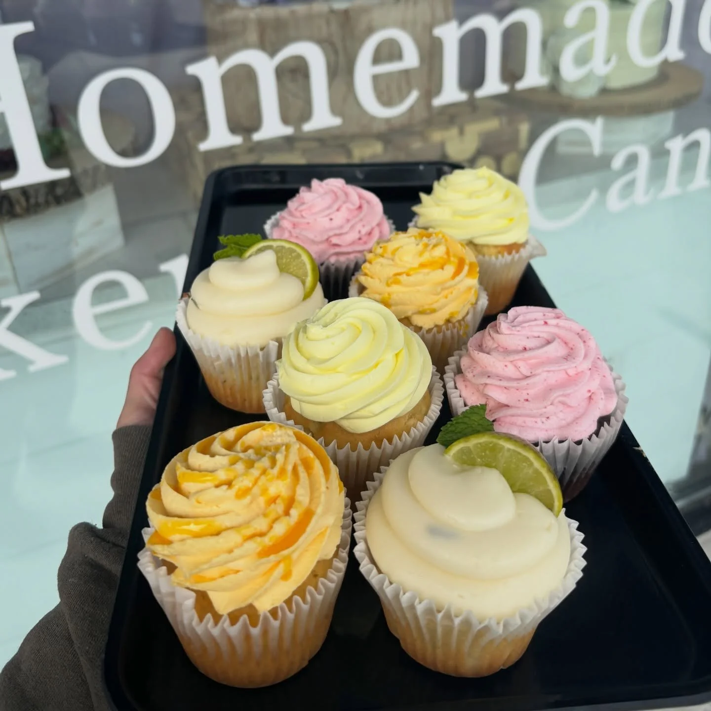 This weeks flavors !!! 🧁 

🍋 Lemon lemon- lemon cupcake, lemon filling, lemon buttercream 
🥭 Mango Mango- mango cupcake, mango buttercream 
🍫 Chocolate Raspberry- chocolate cupcake, raspberry filling, raspberry buttercream
🍋&zwj;🟩 Mojito is a l