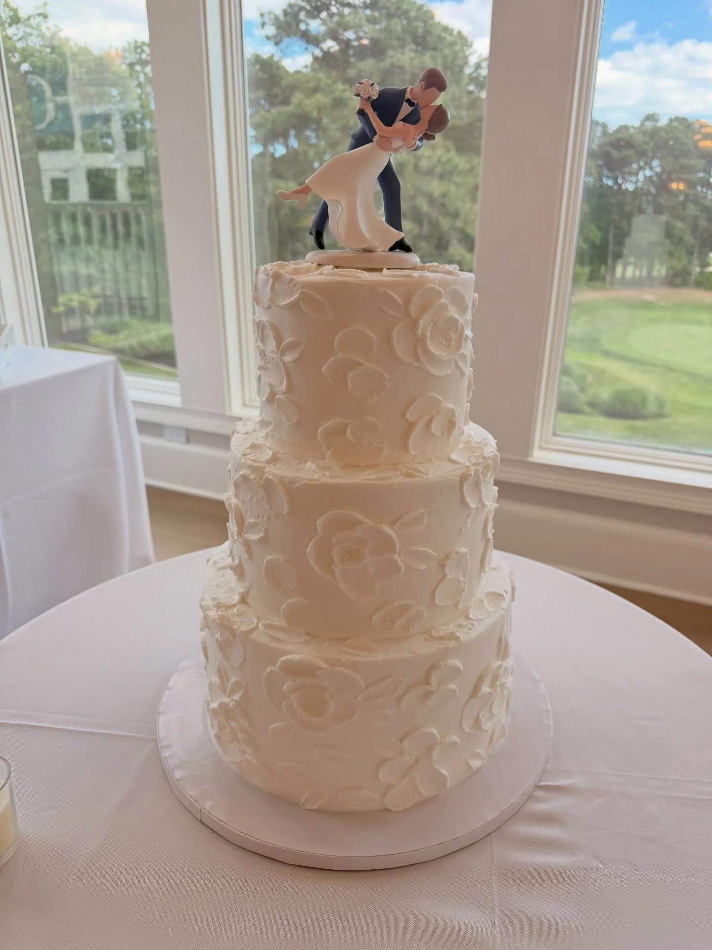 Forever starts here. 🤍💍

Inquire today: annabananasbakerynj.com