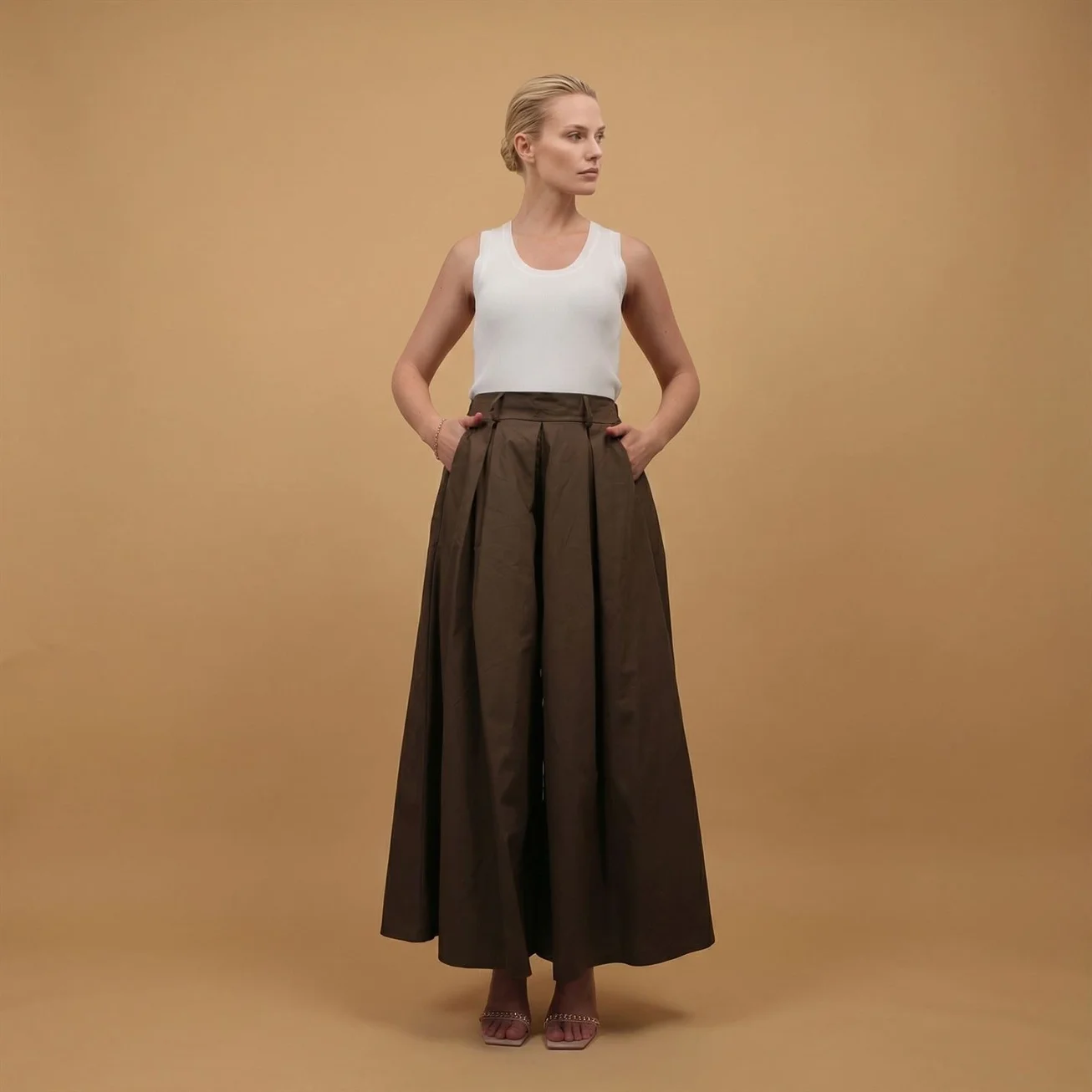 Wide pleated cotton trousers
