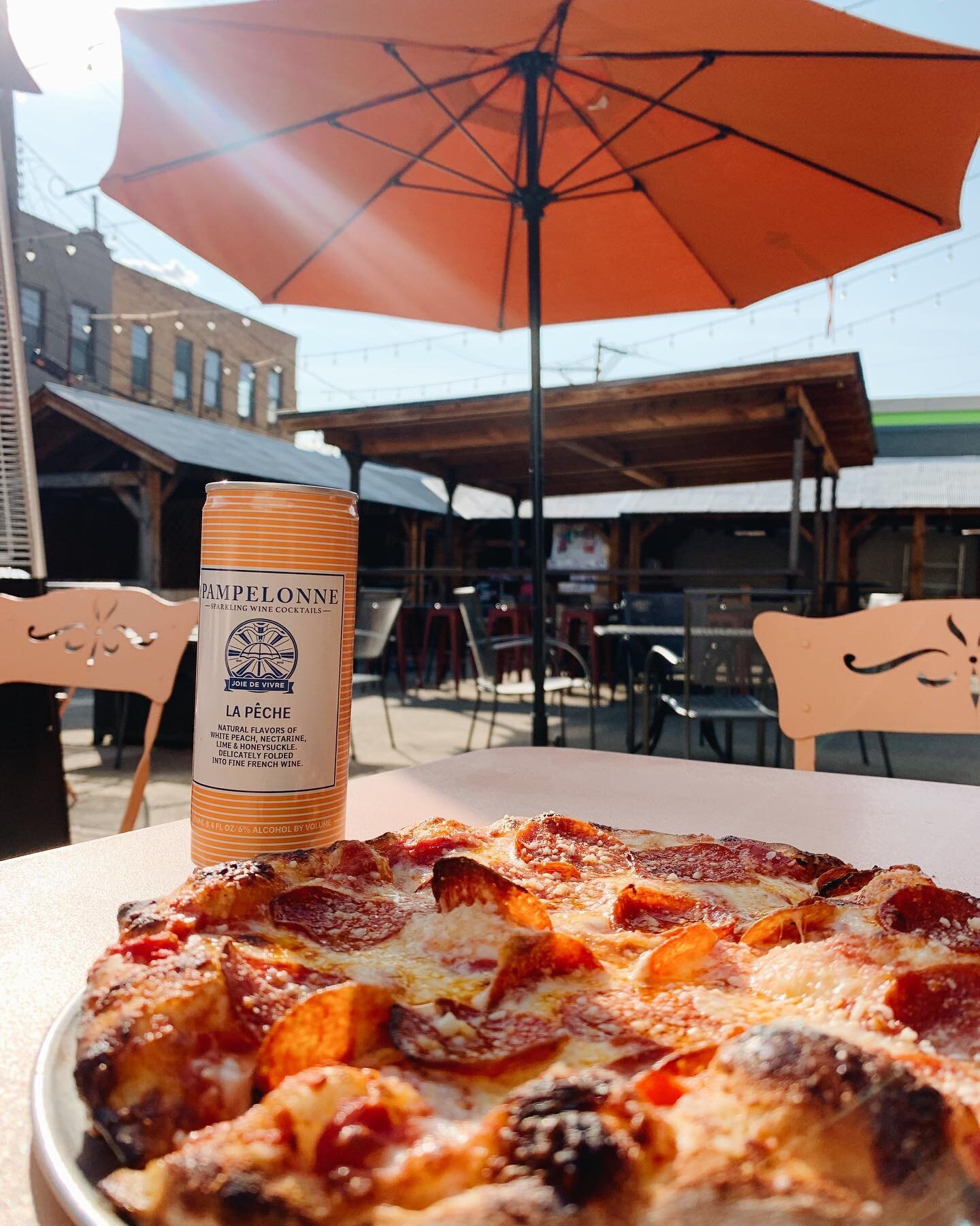 Try and catch the last little bit of sun today at @thepamarket while enjoying a pepperoni pie!! The Courtyard has covered seating just in case 🤪🙌☀️ we even have canned wines to help you kick off the weekend🥂🍕