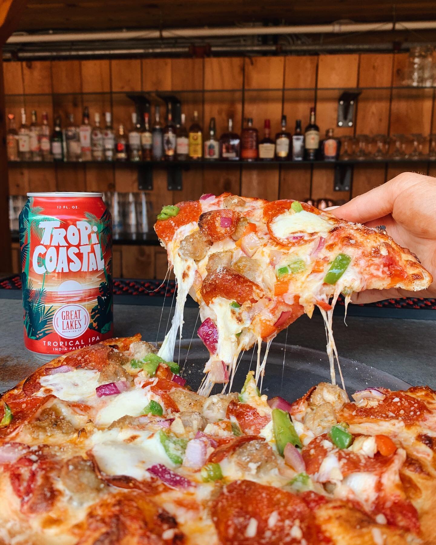 TGIF🍕🍺 Start your weekend off right with a hot pizza and a cold beer 🙌  Find all our delicious speciality za&rsquo;s at @thepamarket tonight 3-10pm!!

📸 Supreme Pizza