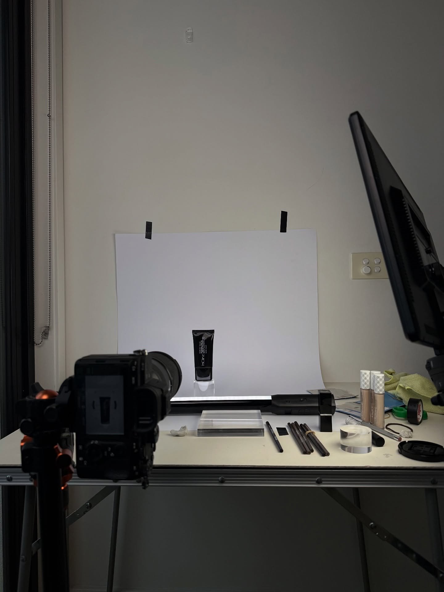 BTS of the shot vs. the final result 👀
Product photography &amp; styling for @incliniccosmetics