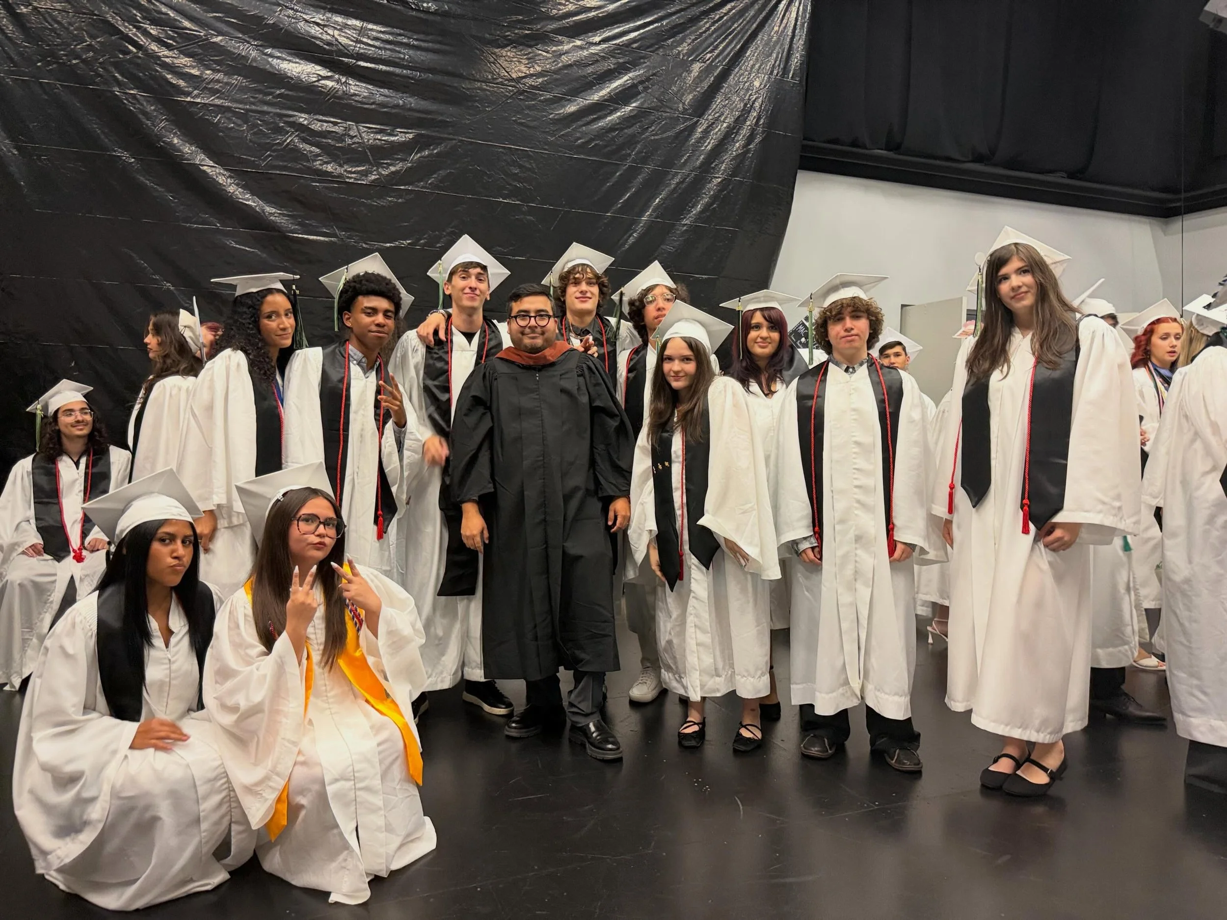 🫶🏽
Today feels different.

This was my first high school class. I had them when they were in 9th grade, and honestly, I think we all grew up together a little bit. Looking back, I was still figuring out what teaching even meant. I was experimenting