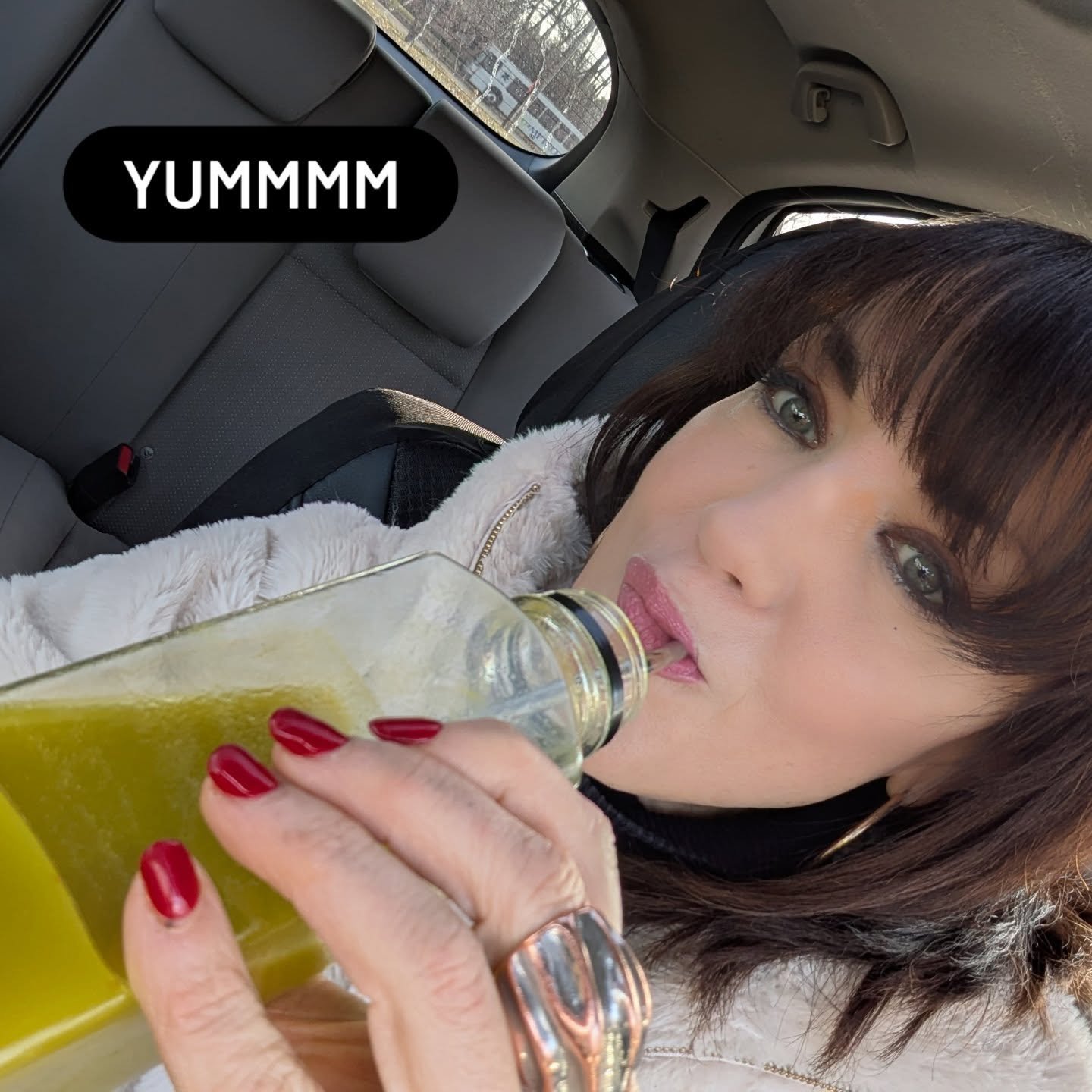 the gift of nature! ~ basically this amazing botanical juice has anti inflammatory powers and I might be able to glow in the dark form being so alive and full of light force. 
pura vida 
#love 
#anti-imflamatory
#rawchefcincinnati 
#rawfood
#d&eacute