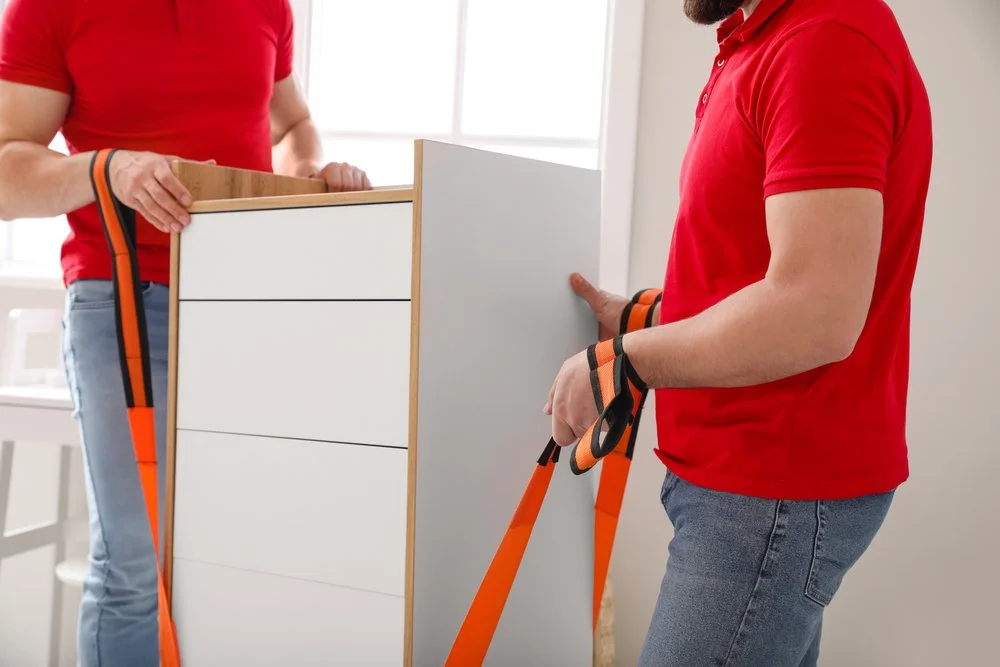 Will Movers Move Dressers With Clothes in Them: How a Professional Moving Company Handles Dresser Drawers