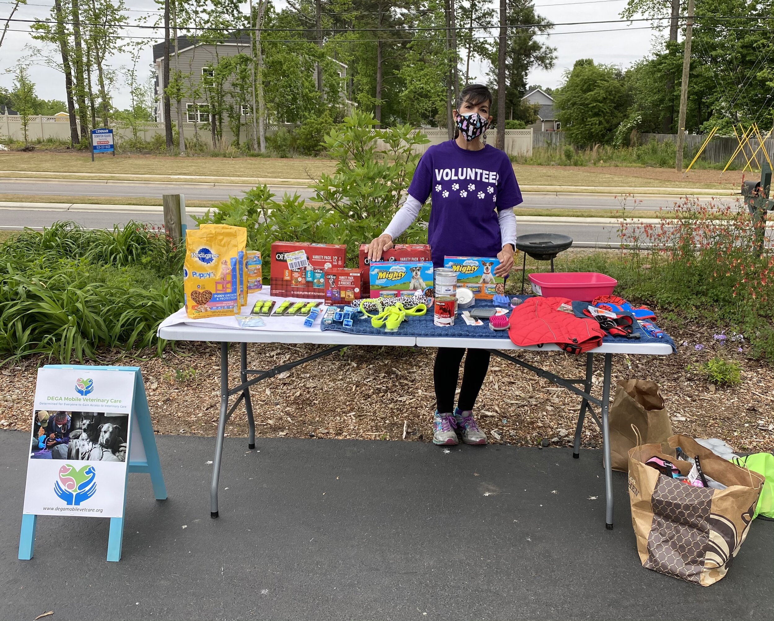Mindy was in charge of the pet food/collars/leashes/toys and made sure owners were able to take home some extra goodies. Thank you Mindy!