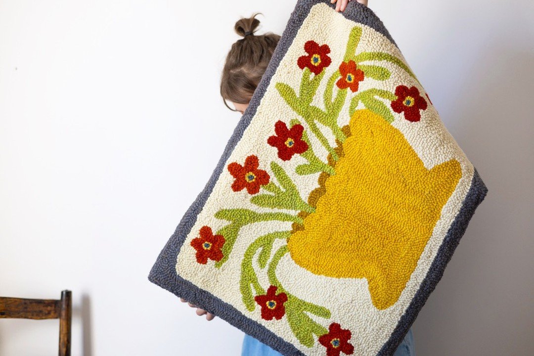 🌸 Red Forget-me-nots 🌸 A rare and exciting find! 

(sale pending) 
#wool #handmaderug #punchneedle #punchneedleart #rughooking #novascotiaartist #craftnovascotia #cottagecore #halifaxcrafters #imadethis