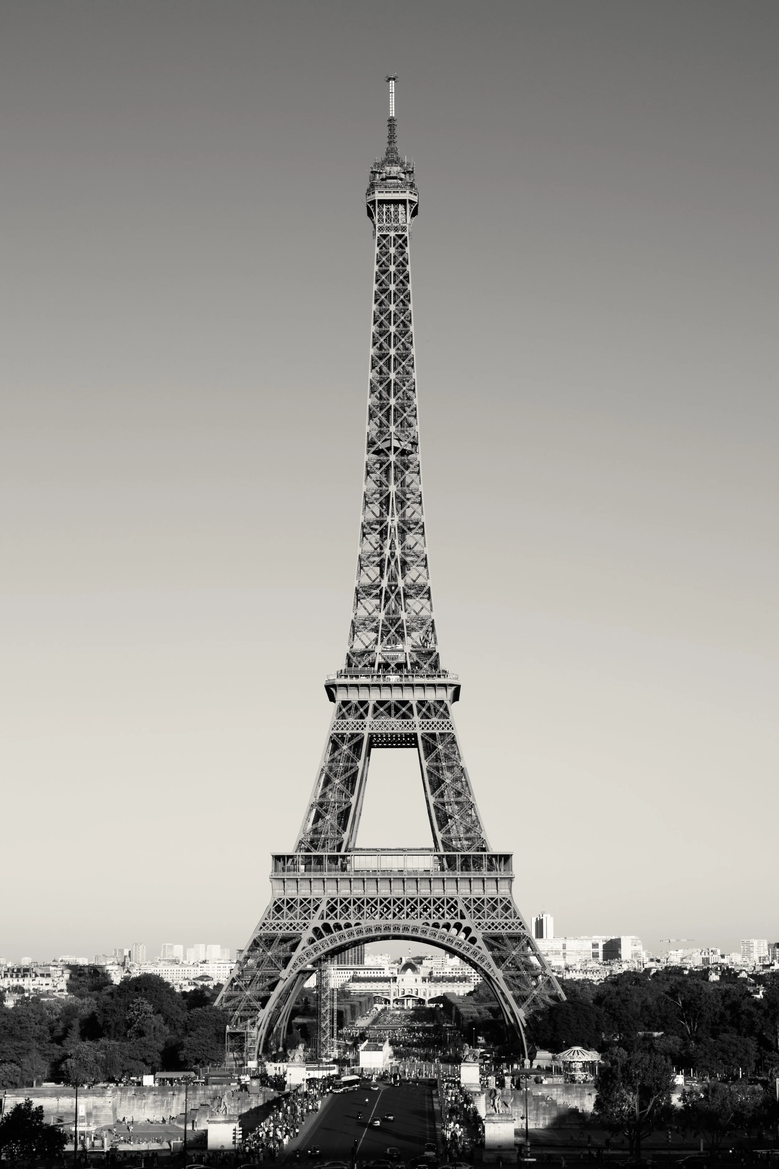 Eiffel_Tower_B+W.jpg