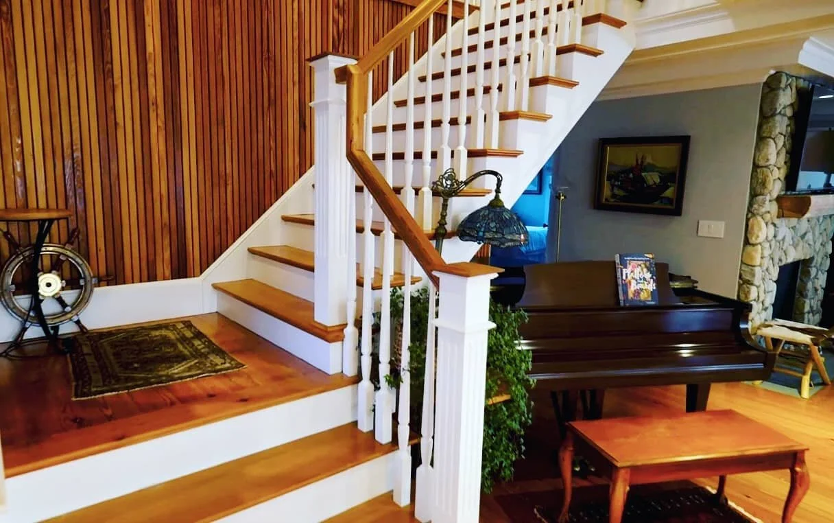 It's all in the details 🧐 Full gut and remodel using reclaimed wood and original tongue and groove beadboard that we salvaged from the home. Great project with great clients!
📸: @channelstreetmedia 
.
.
#southshorebuilder #southshoreliving #southsh