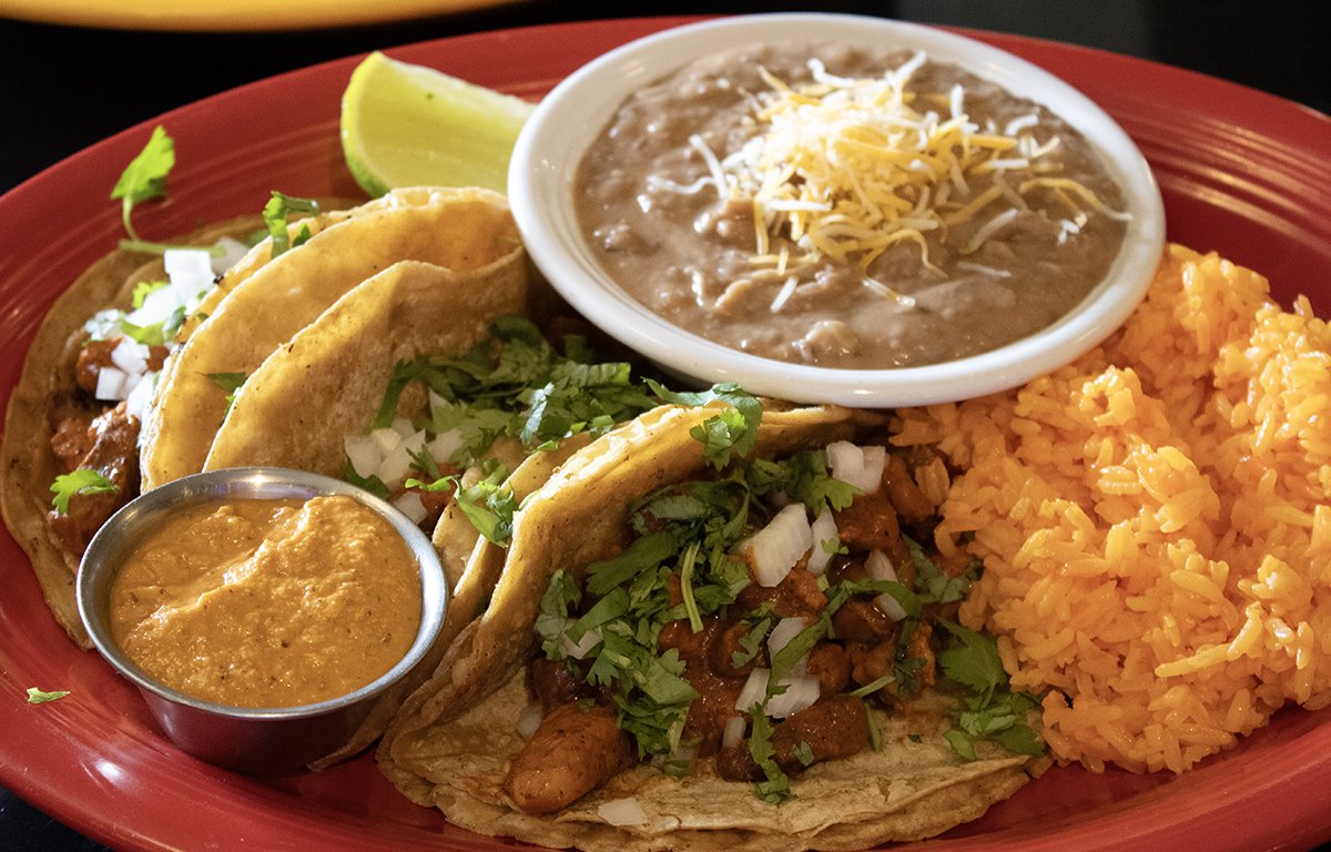 tres tacos (al pastor)