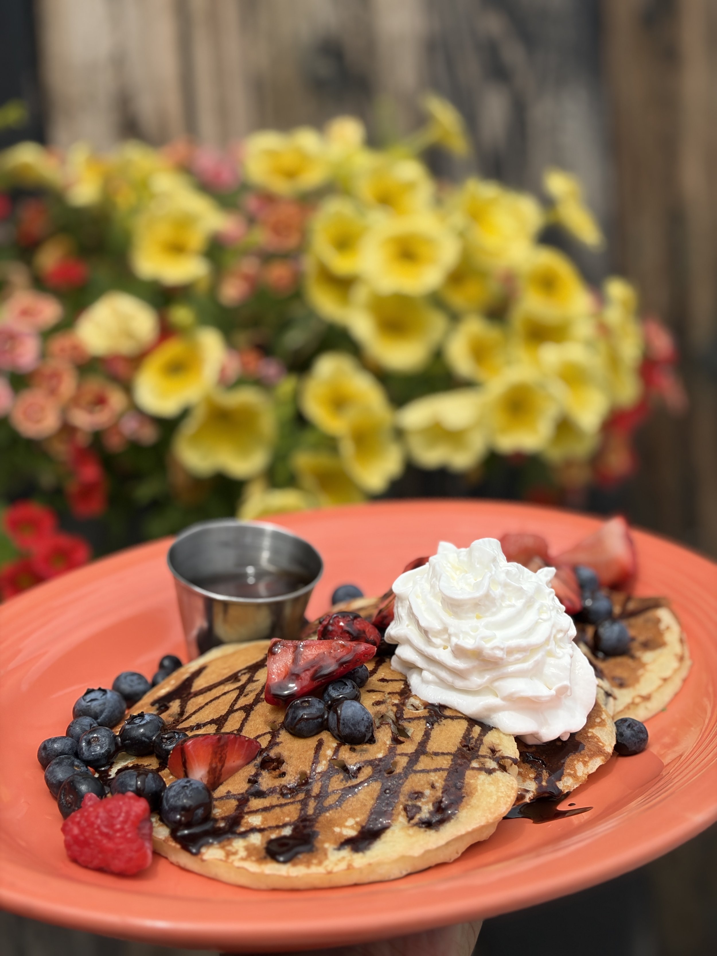berry chocolate pancakes