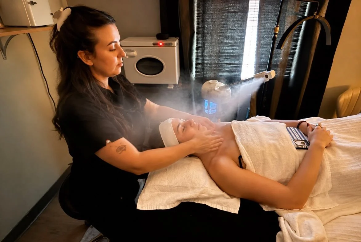 A little glimpse into the magic here at AB.

Warm steam, therapeutic touch, healthy skin and a little time to completely unwind. Because sometimes you just need an hour where nobody needs anything from you. 

Book your facial with us in Johns Island 