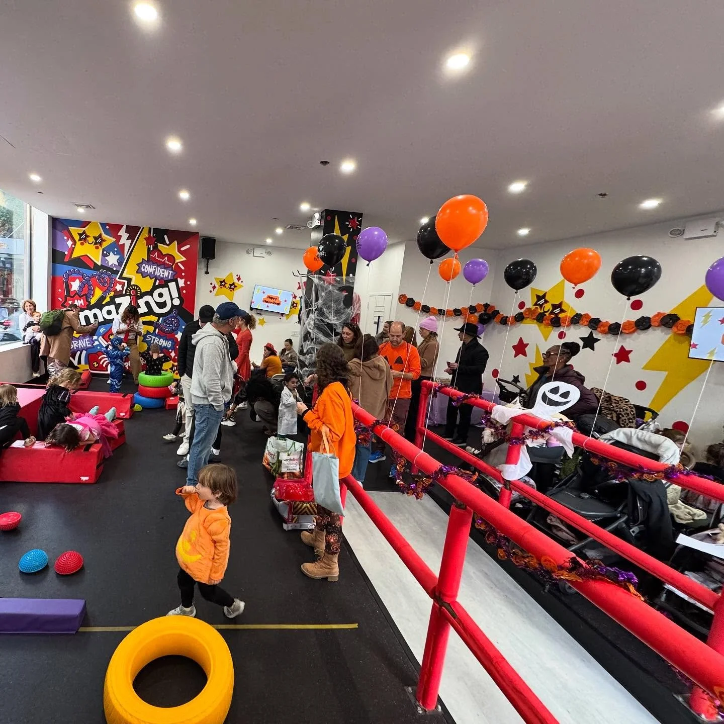 👻HAPPY HALLO-ZING‼️

🧡Thank you to the rockstar families who joined us for our first Hallo-Zing! Party and all of our SPOOKtacular classes we hosted in the studio this week.

🕸️The smiles, costumes, crafts and moves were amaZING. We had the best t