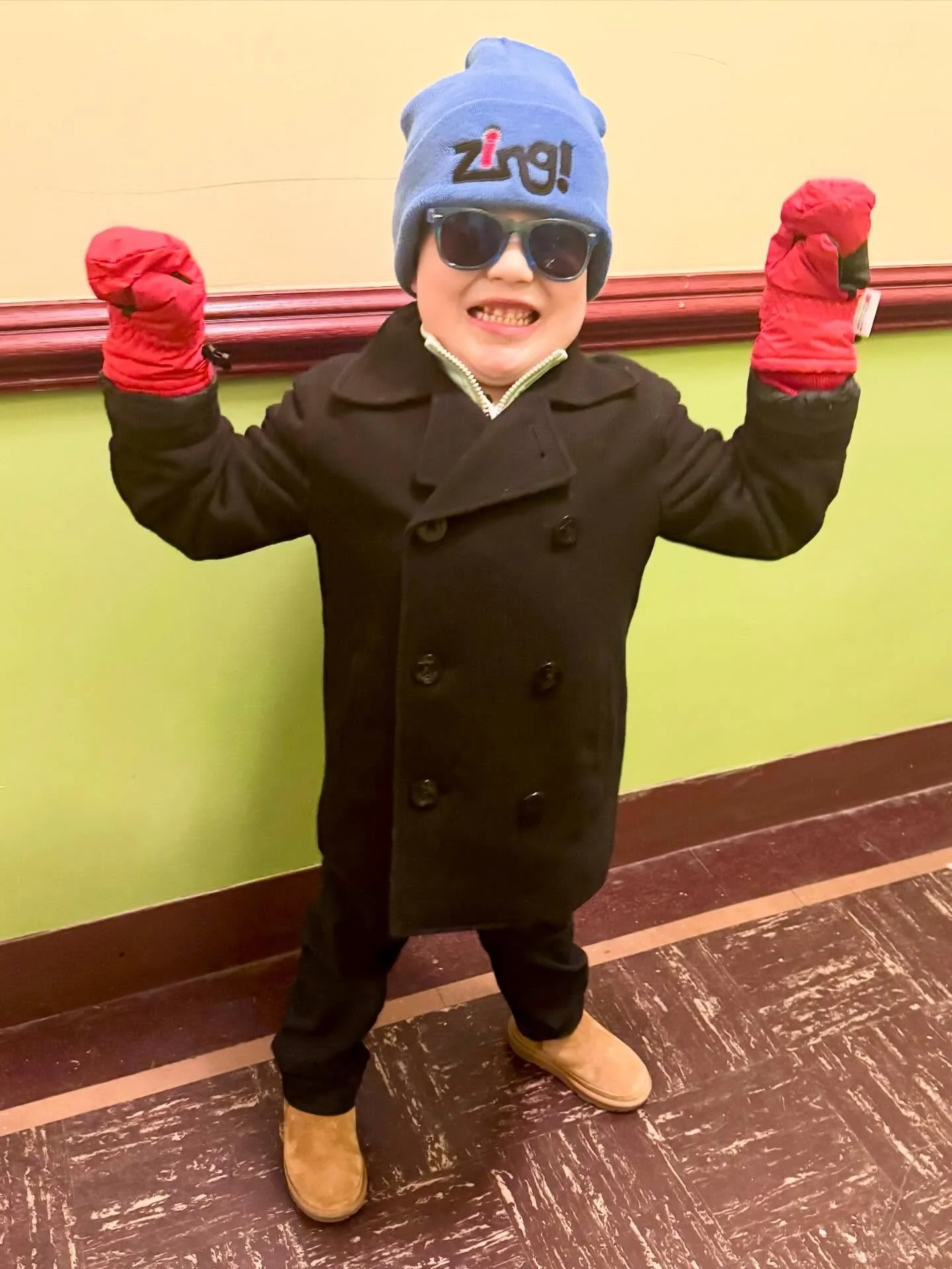 Bracing for the cold and snow like&hellip;❄️😎💪🧤

We&rsquo;re open all weekend for drop-in activities and warm fitness fun 🔥

Come move, play and feel strong with us! Your first FIT class is 50% off✨

👉zing-kids.com/classes-ues
.
.
.
#uppereastsi