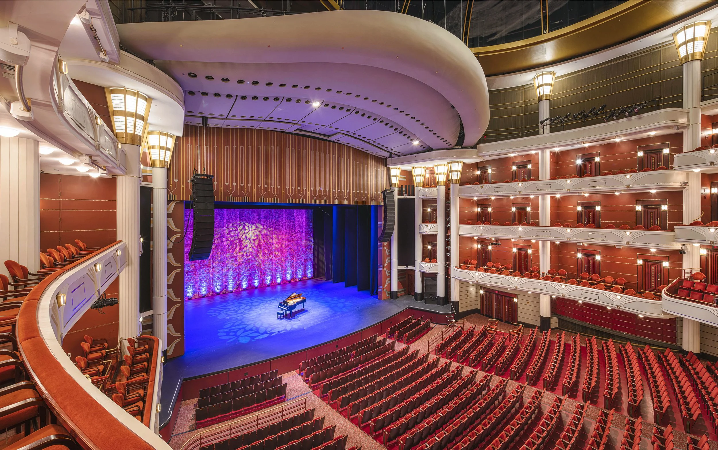 KravisCenter_Cable_3668fs.jpg