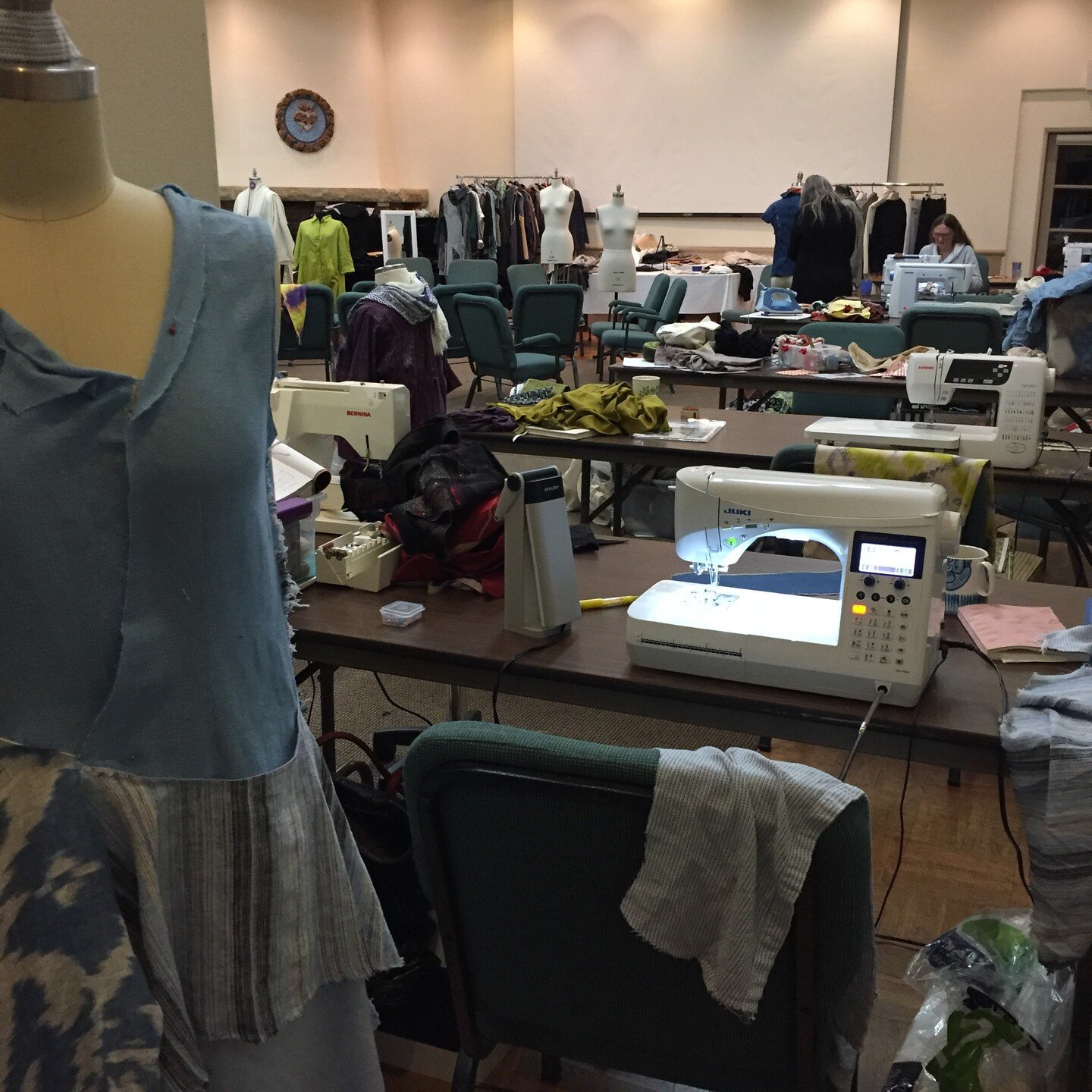 Looking forward to spending time with the Verde Valley Weaving and Spinners Guild as we do a wardrobe refresh workshop: The Alchemy of ReMaking. 

#karenlukacs #sustainablefashion #remakinggarments #transformingfashion #upcylefashion #sewingretreat #