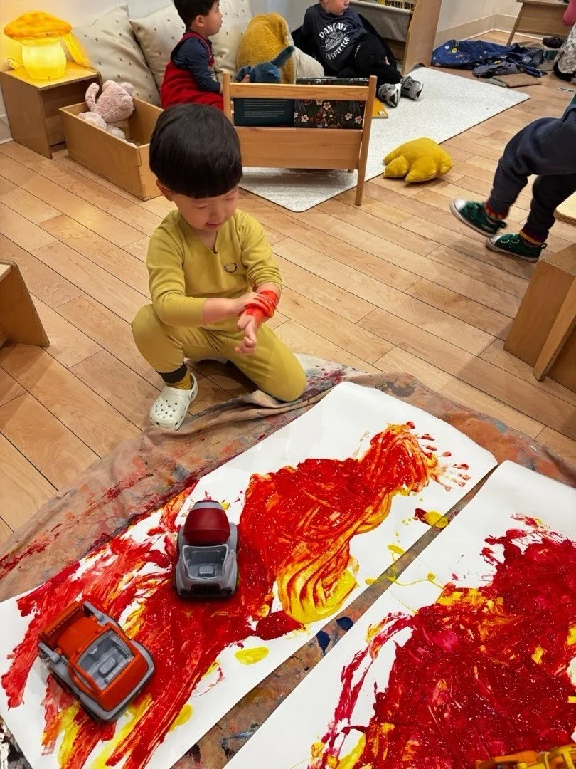 The latest in the Pigeon&rsquo;s (3s) class&hellip;

Beep beep! Watch out, the Pigeon vehicles are coming through! The flock has been thoroughly enjoying jumping into our vehicle curriculum. 

In the construction zone, the Pigeons have used units (&l