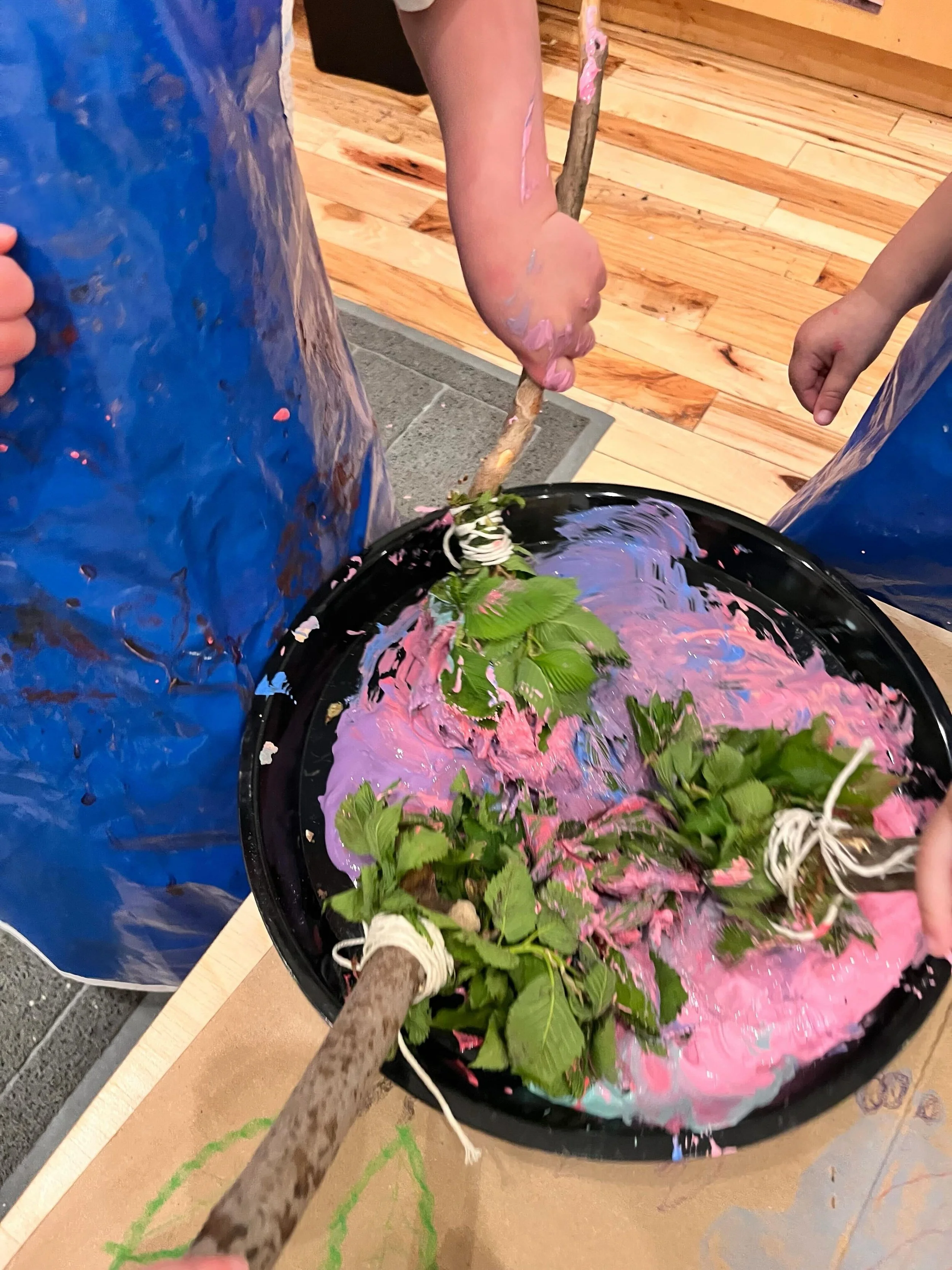 The Chickadees (2s class) recently engaged in a creative art experience using nature-made paintbrushes. During a visit to Prospect Park, the children collected sticks and leaves to bring back to the classroom, extending their exploration of the natur