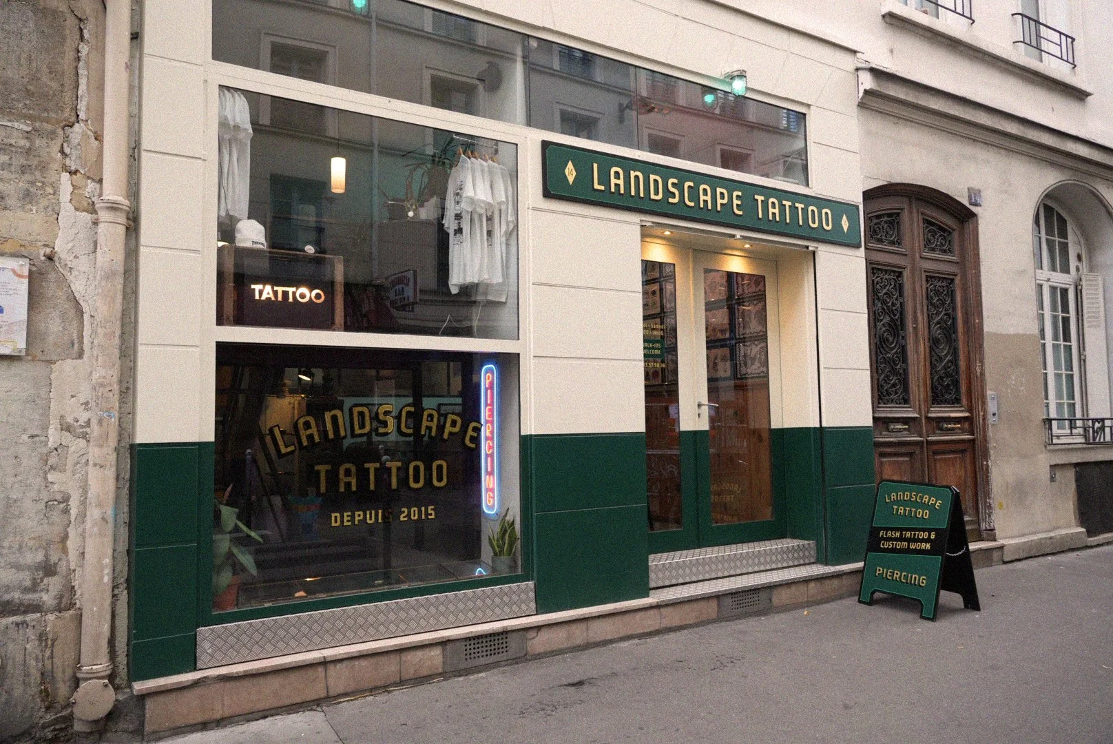 Facade de Landscape Tattoo, salon de tatouage et piercing à Paris 11e