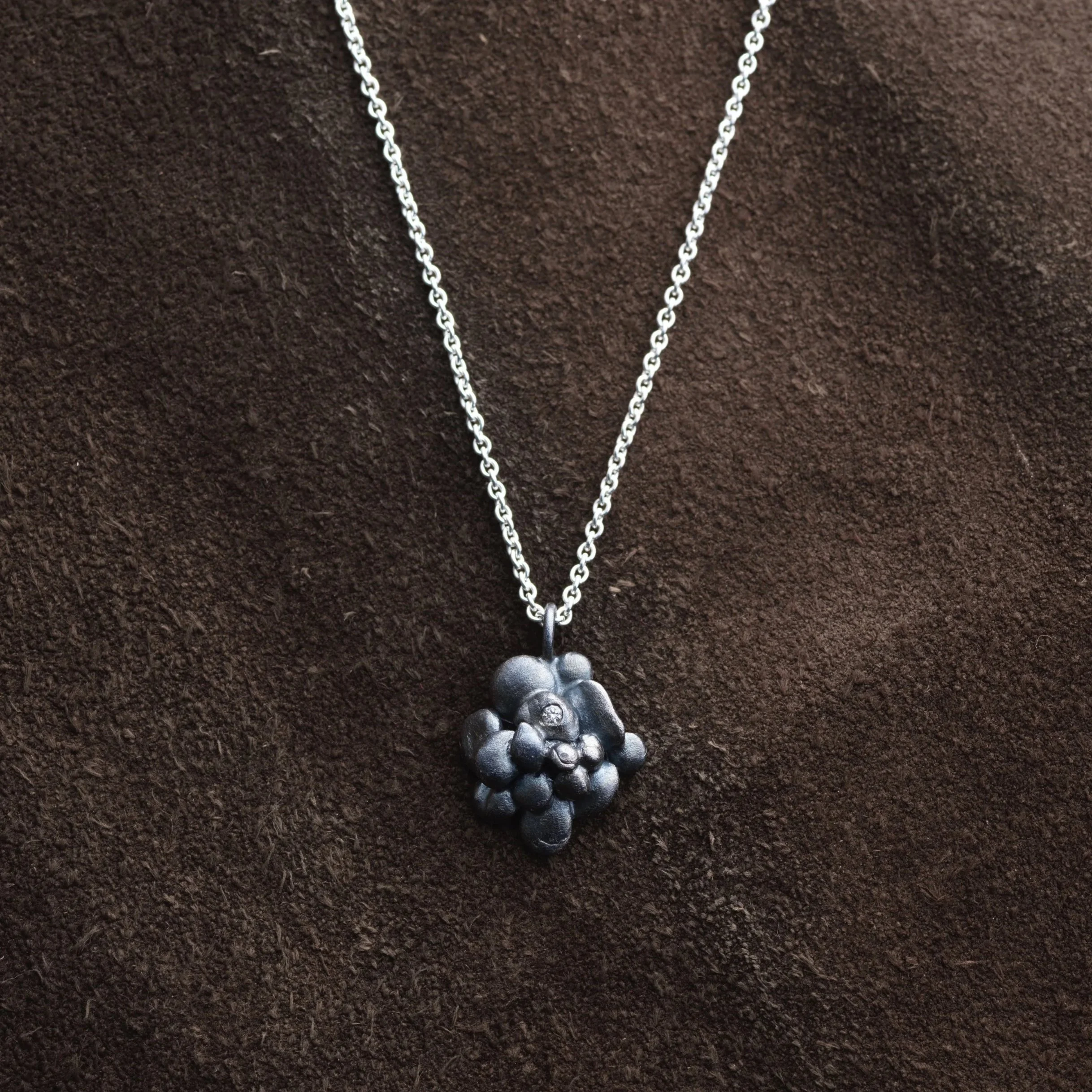 AllisONE oxidized silver pendant with 0,01 ct TW, VS and silver chain