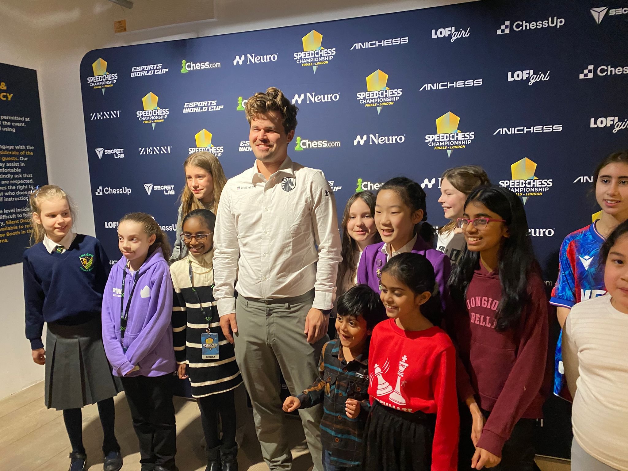 SPTW girls meet Magnus at chess.com Speed Chess Championships in London