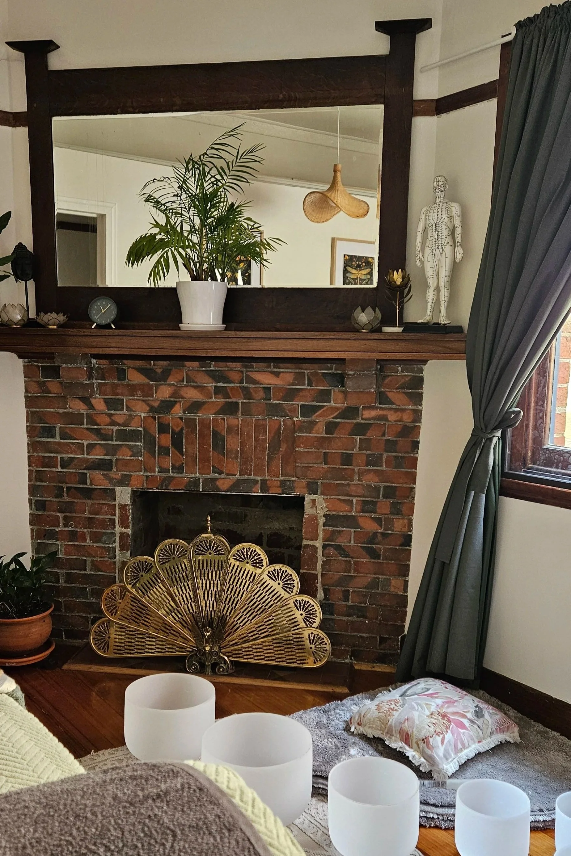 Our beautiful Teak Room in Thornbury Melbourne hosting a sound bowl reiki healing session.