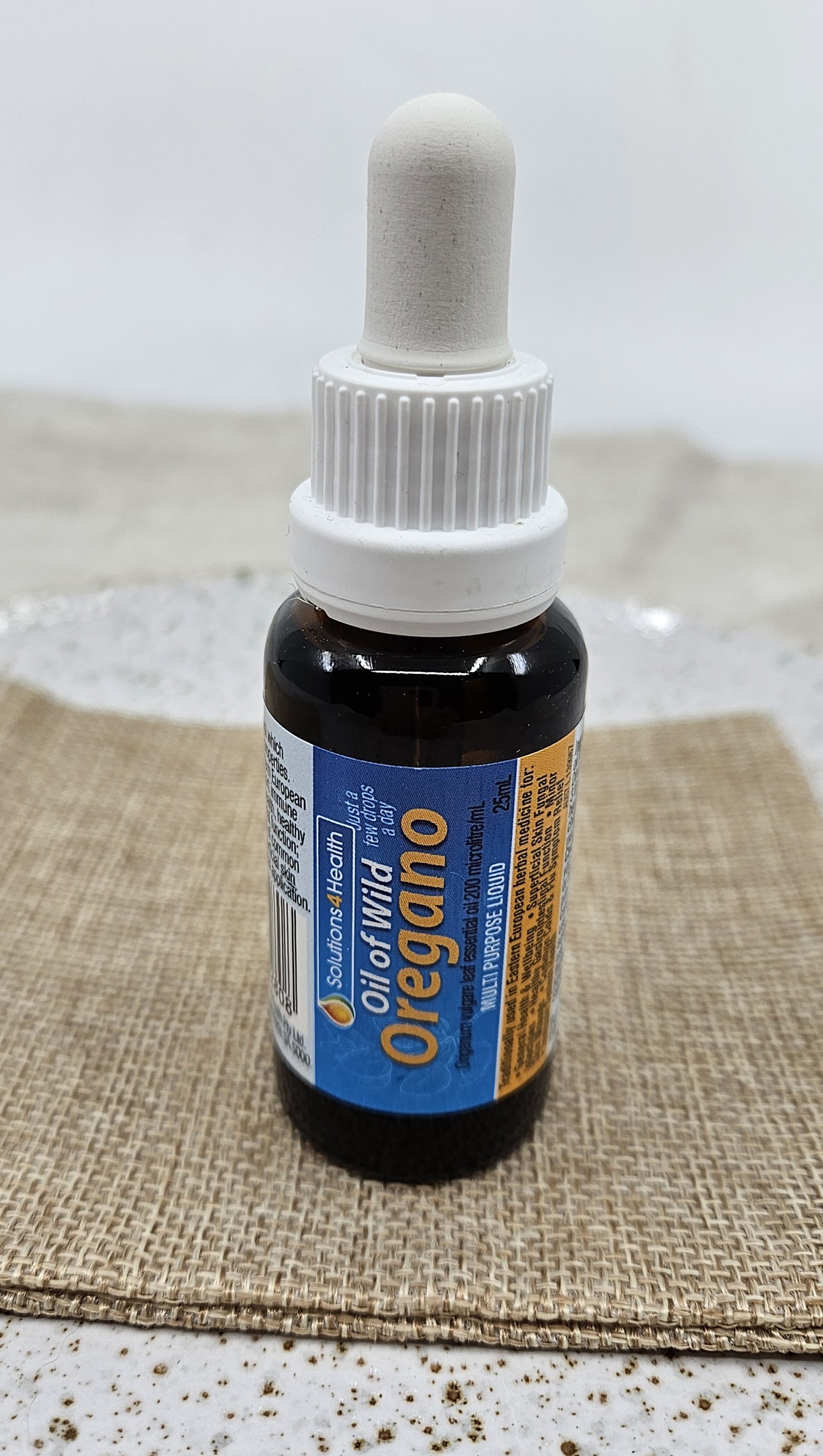 Oil_of_wild_oregano_.jpg