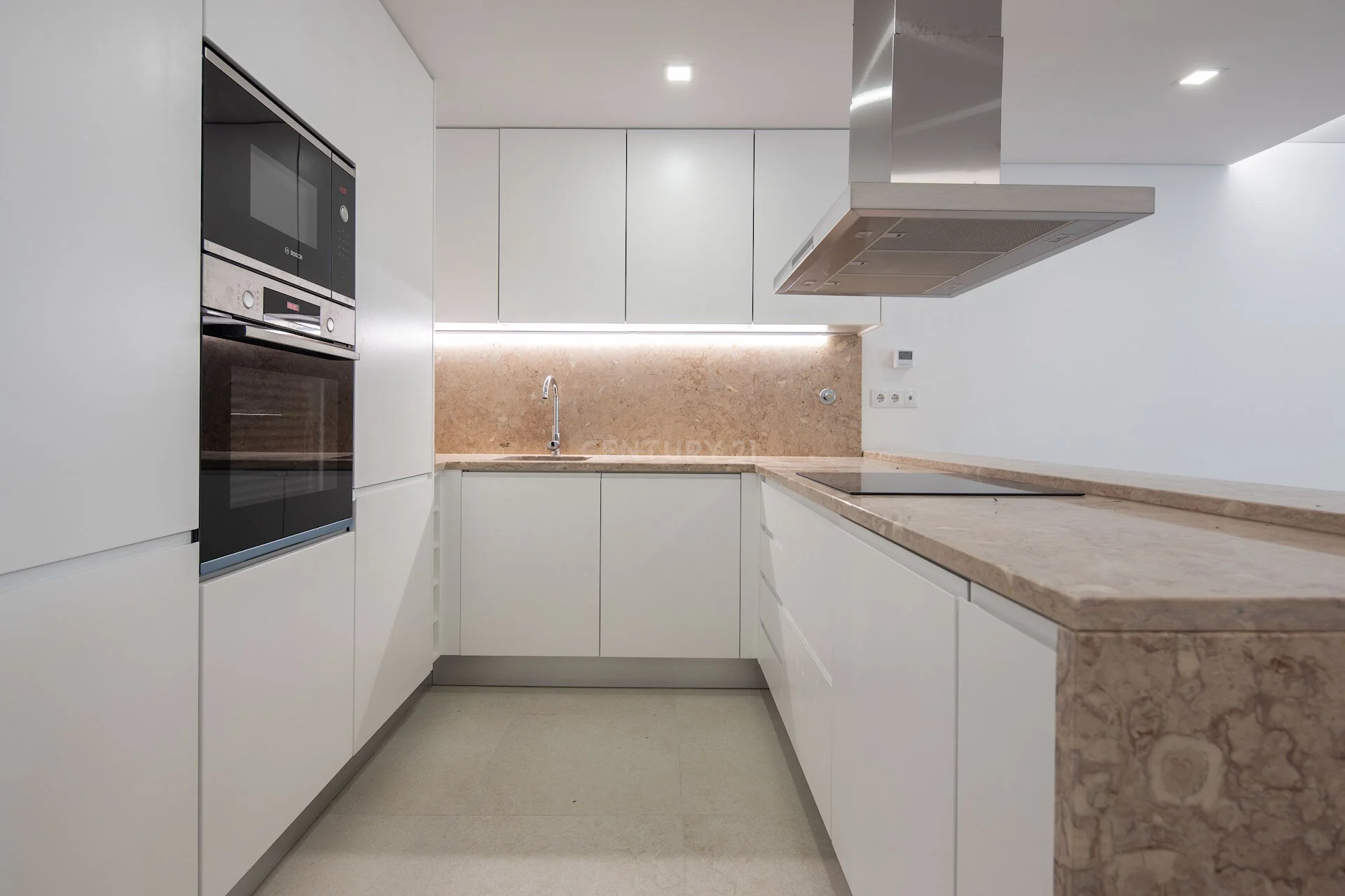 Apartamento-t2-arroios-lisboa-cozinha.jpg